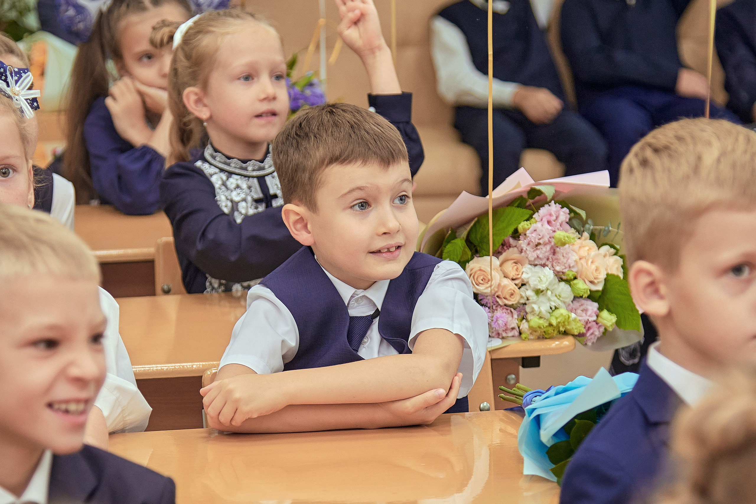 Портфолио репортажной фотосъёмки: 1 сентября в школе № 149. Фотограф Яковлев Роман — Красноярск