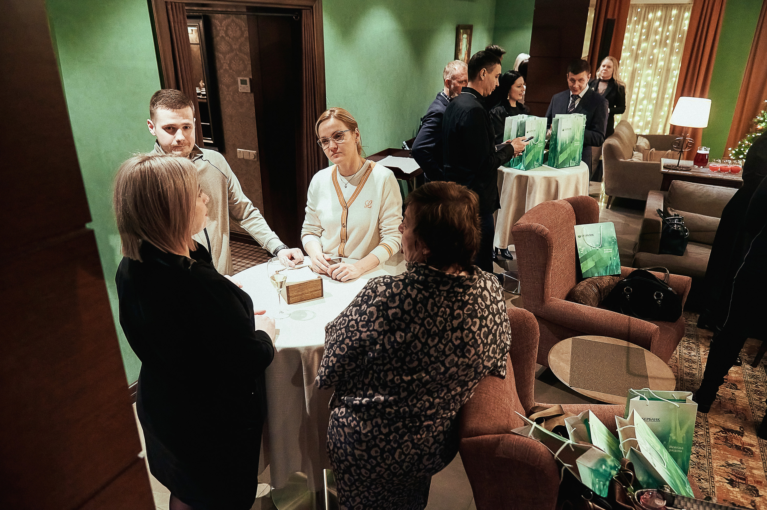 Портфолио репортажной фотосъёмки: "Сбербанк" Новый год. Фотограф Яковлев Роман — Красноярск