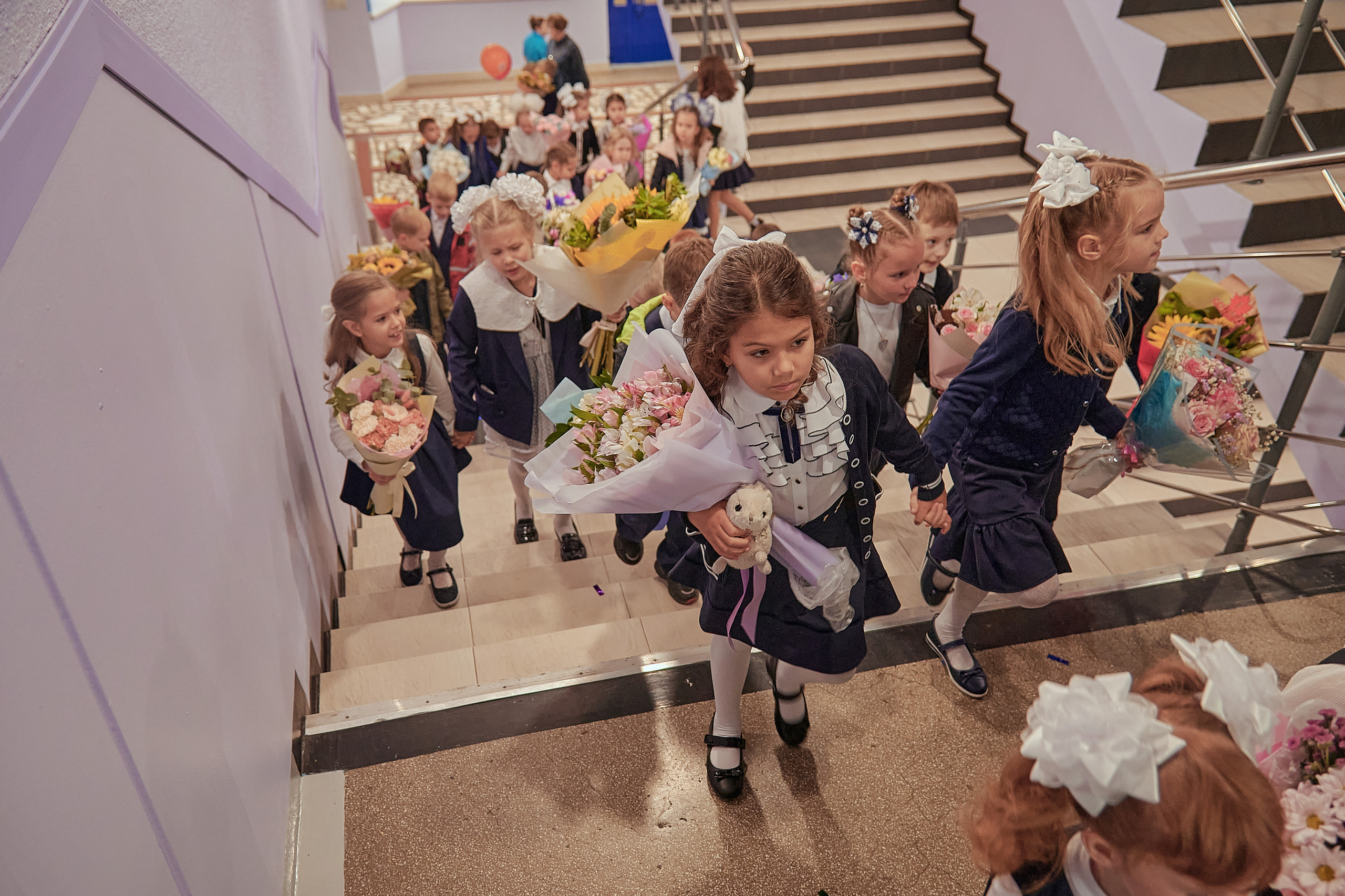 Портфолио репортажной фотосъёмки: 1 сентября в школе № 149. Фотограф Яковлев Роман — Красноярск