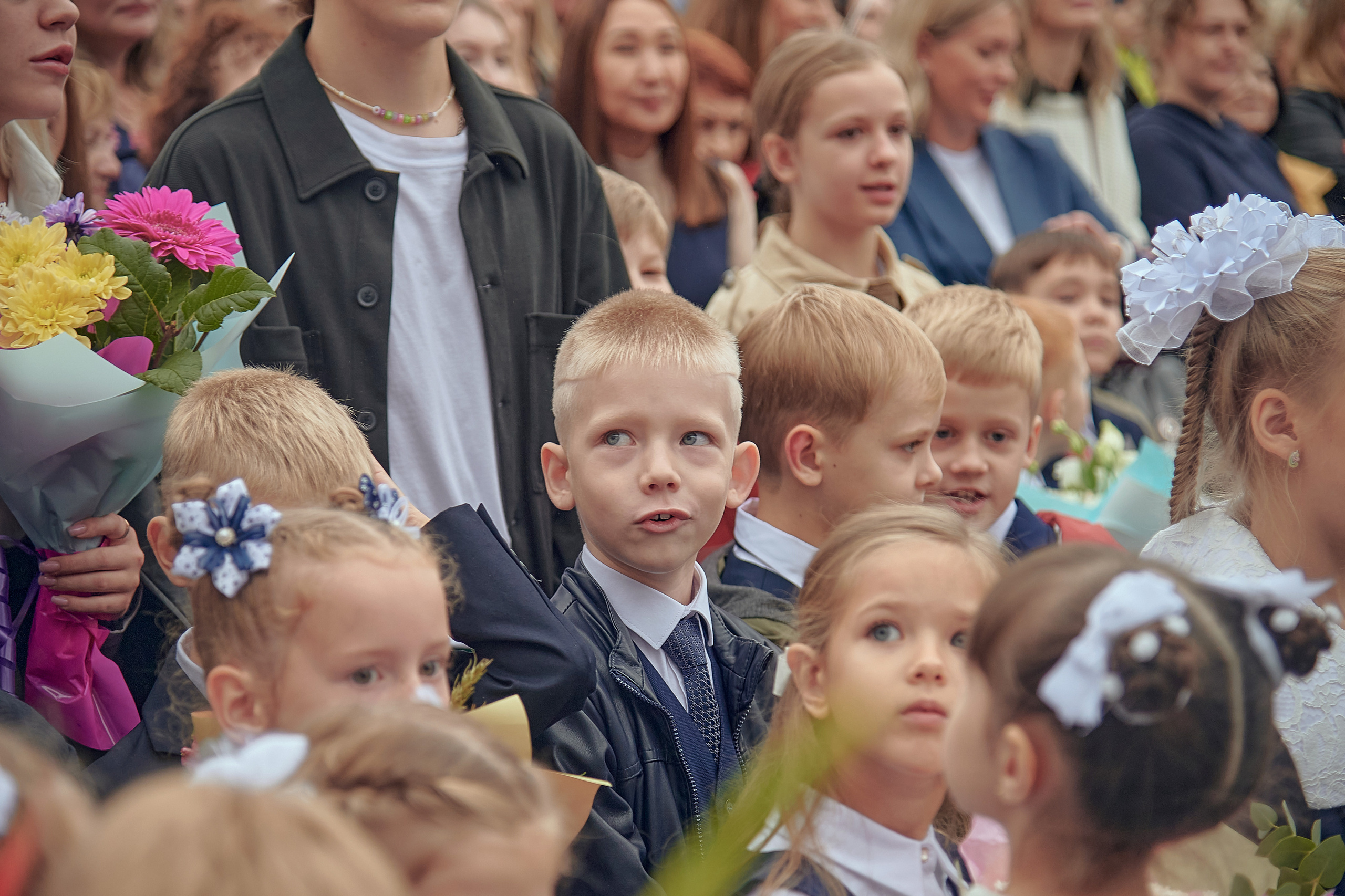 Портфолио репортажной фотосъёмки: 1 сентября в школе № 149. Фотограф Яковлев Роман — Красноярск