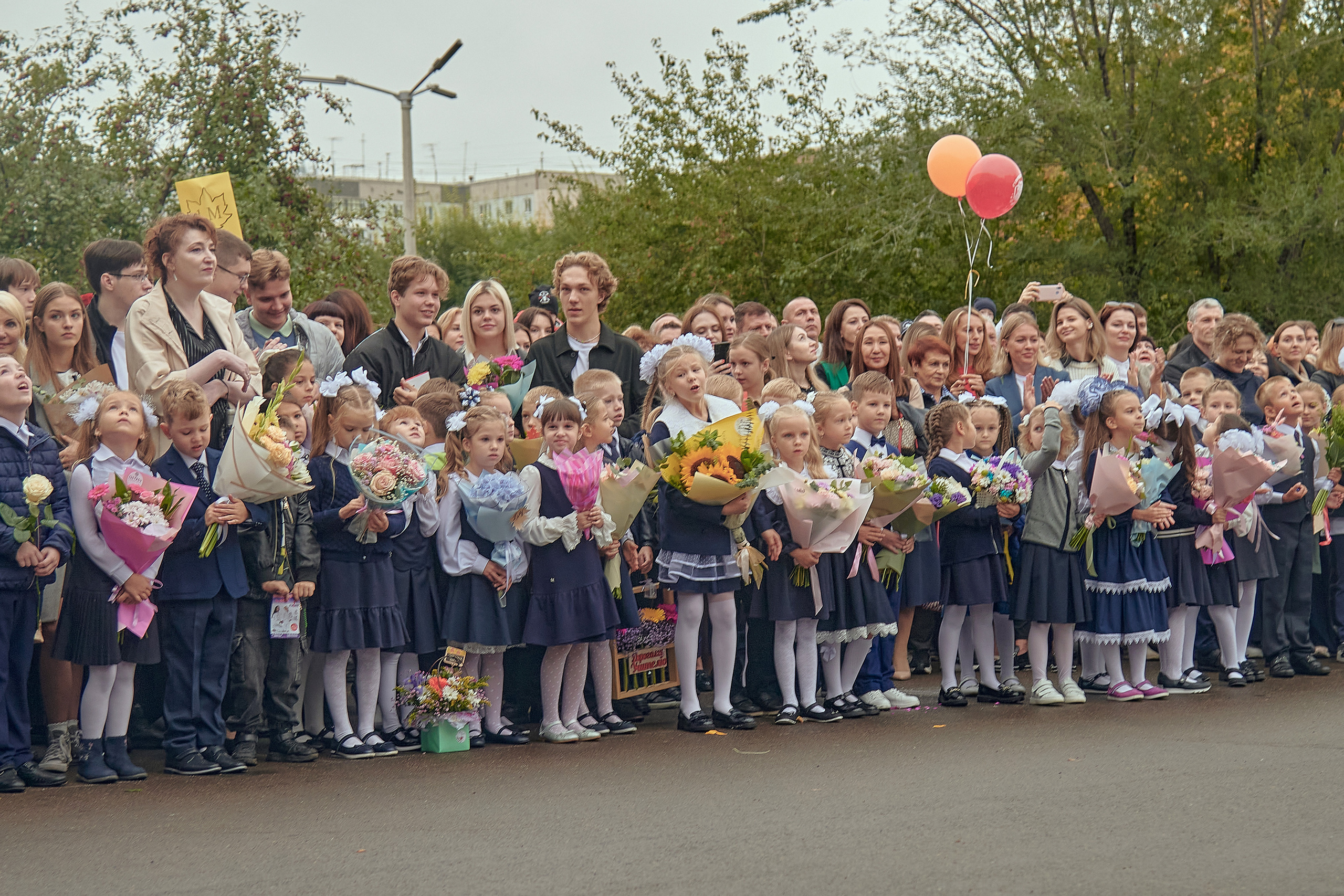 Портфолио репортажной фотосъёмки: 1 сентября в школе № 149. Фотограф Яковлев Роман — Красноярск
