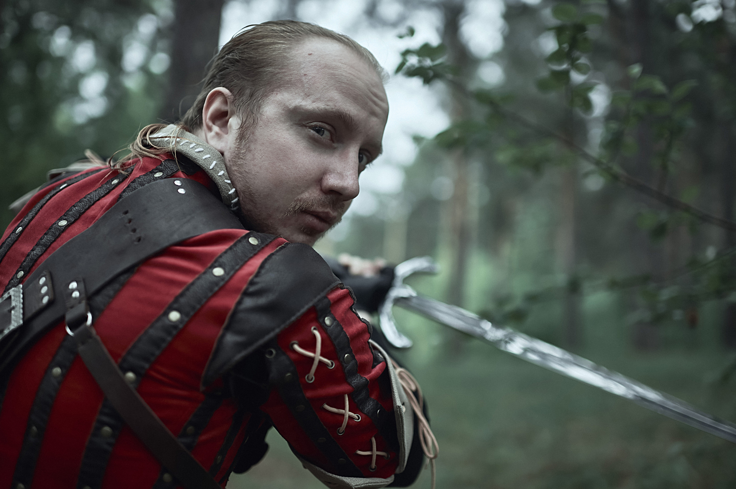 Каролина и Сергей — Предсвадебная съёмка в стиле «Ведьмак». Фотограф Яковлев Роман — Красноярск