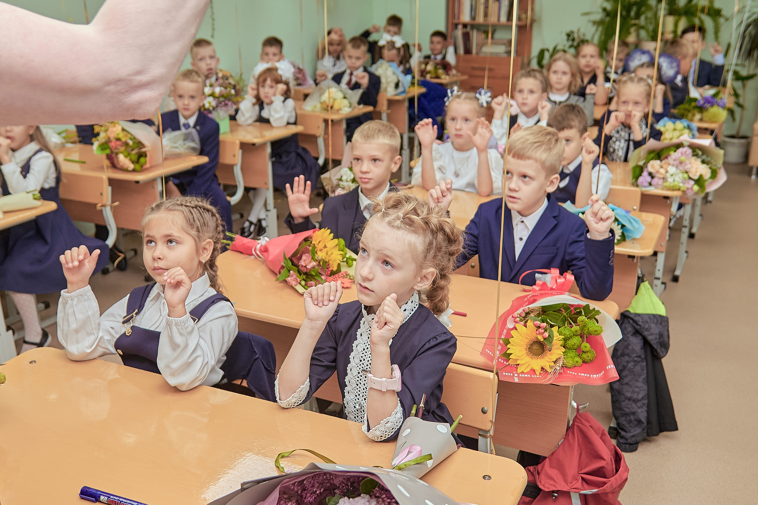 Портфолио репортажной фотосъёмки: 1 сентября в школе № 149. Фотограф Яковлев Роман — Красноярск