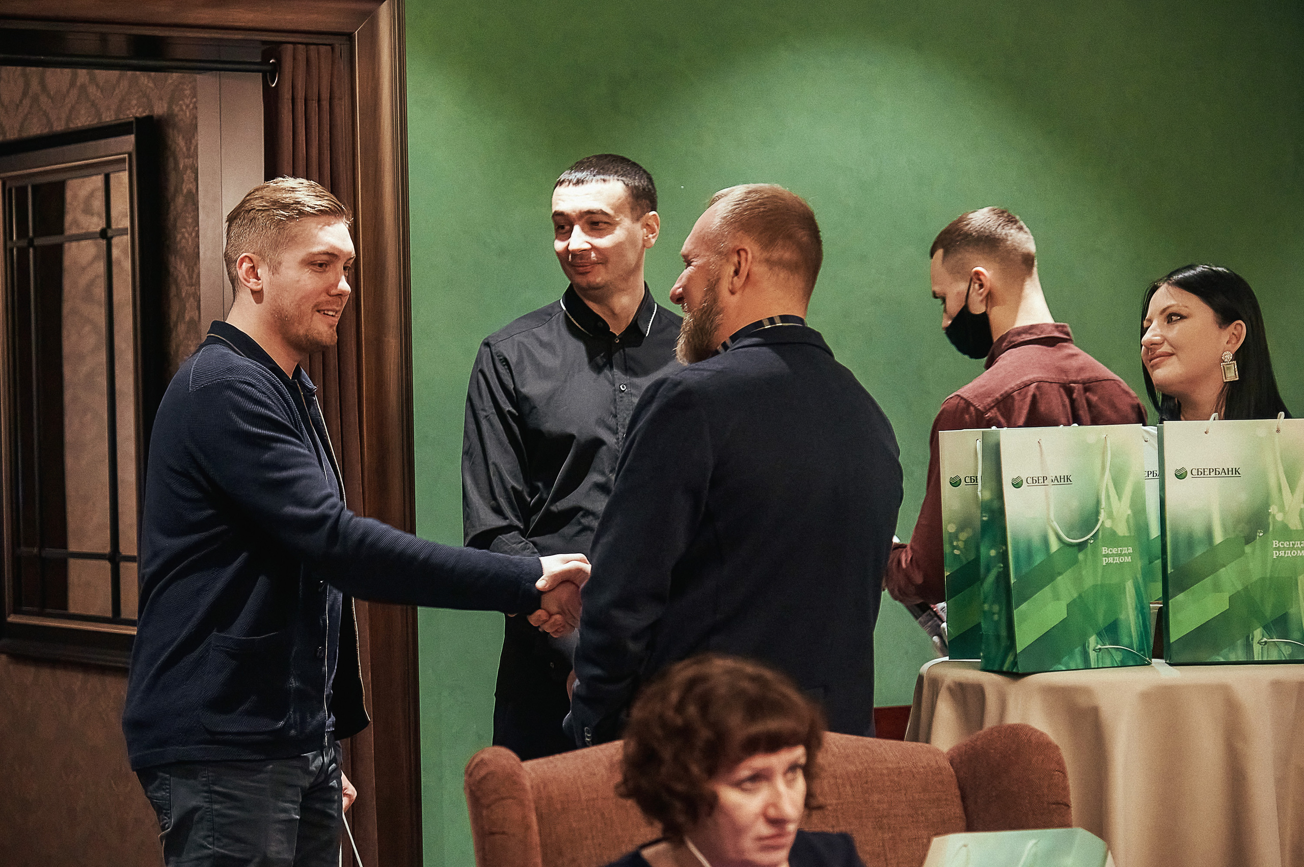 Портфолио репортажной фотосъёмки: "Сбербанк" Новый год. Фотограф Яковлев Роман — Красноярск