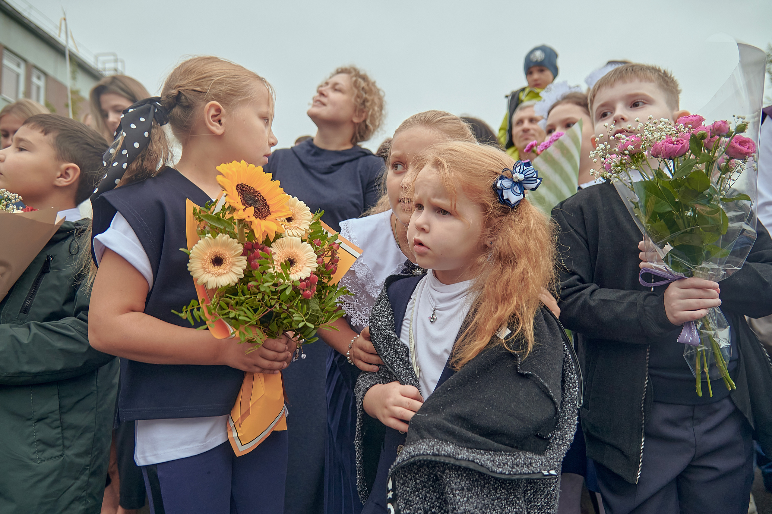 Портфолио репортажной фотосъёмки: 1 сентября в школе № 149. Фотограф Яковлев Роман — Красноярск