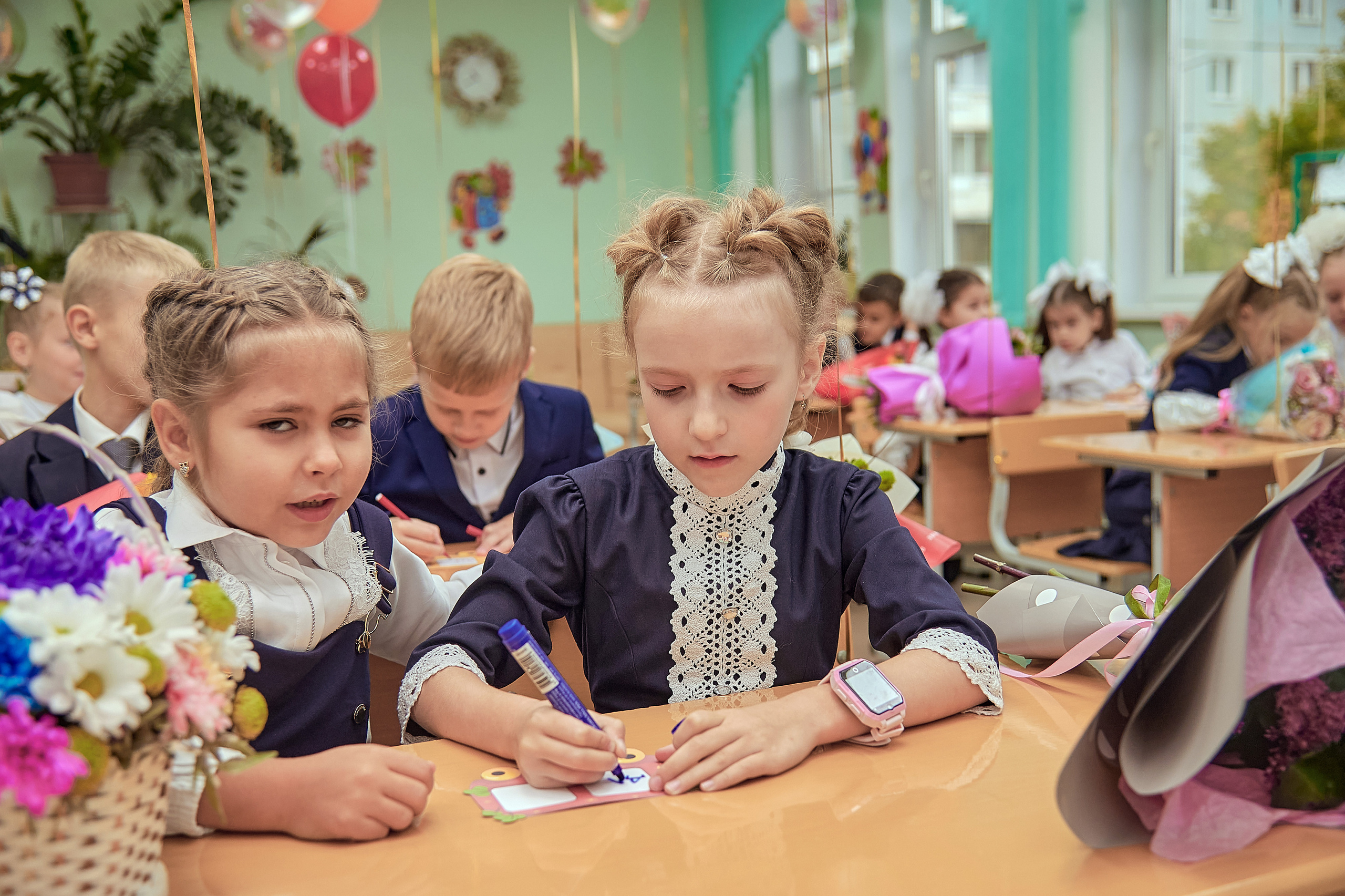 Портфолио репортажной фотосъёмки: 1 сентября в школе № 149. Фотограф Яковлев Роман — Красноярск