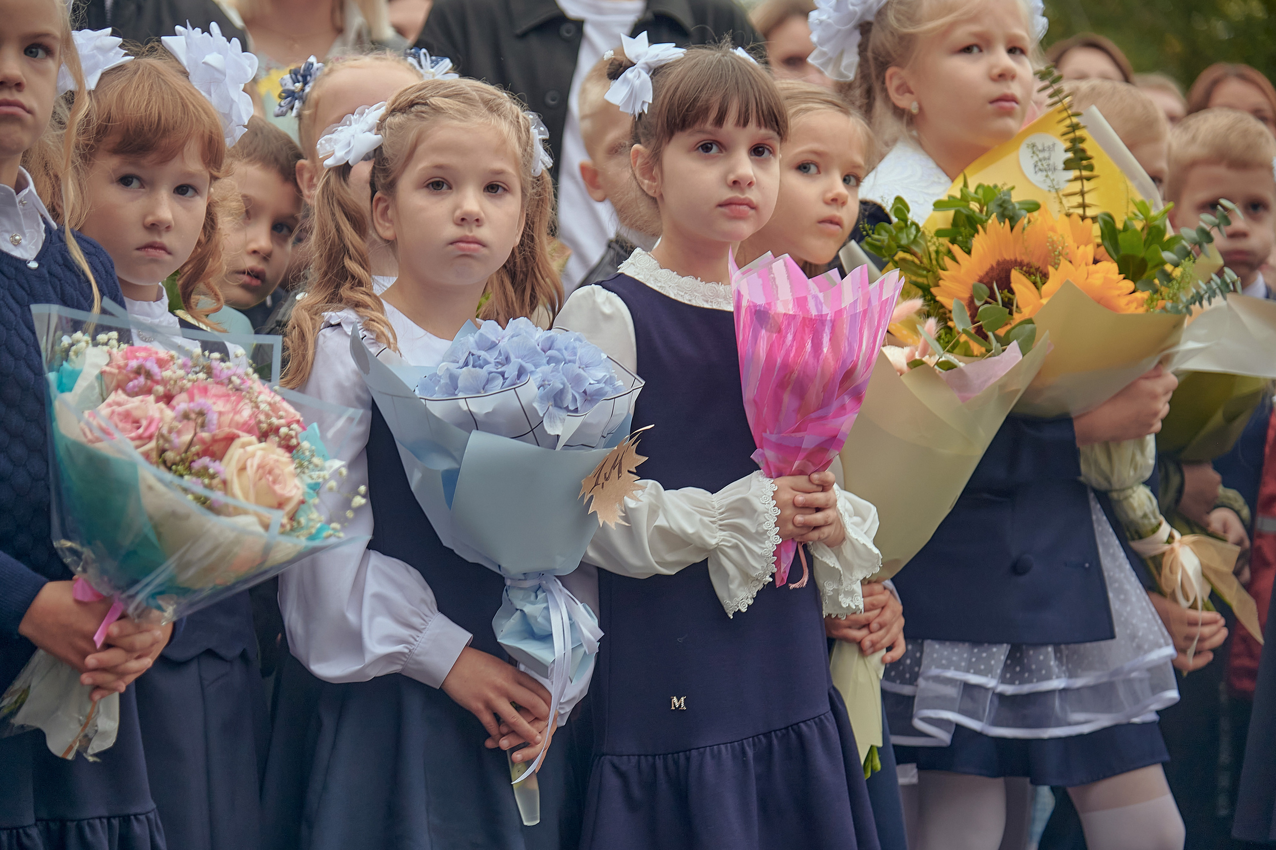 Портфолио репортажной фотосъёмки: 1 сентября в школе № 149. Фотограф Яковлев Роман — Красноярск