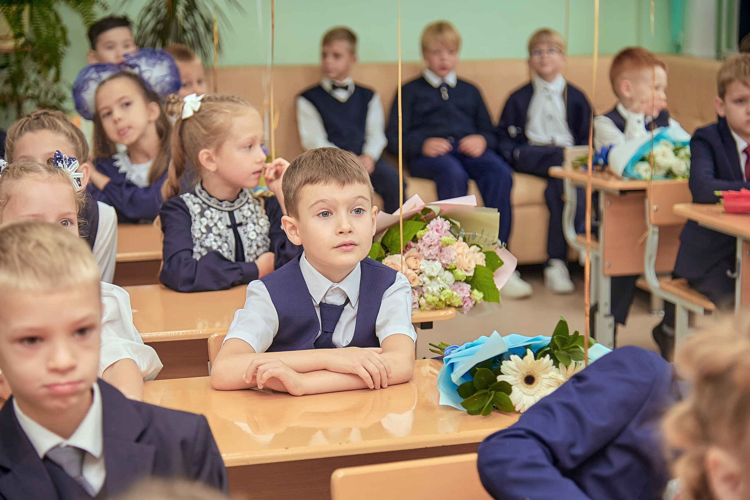 Портфолио репортажной фотосъёмки: 1 сентября в школе № 149. Фотограф Яковлев Роман — Красноярск