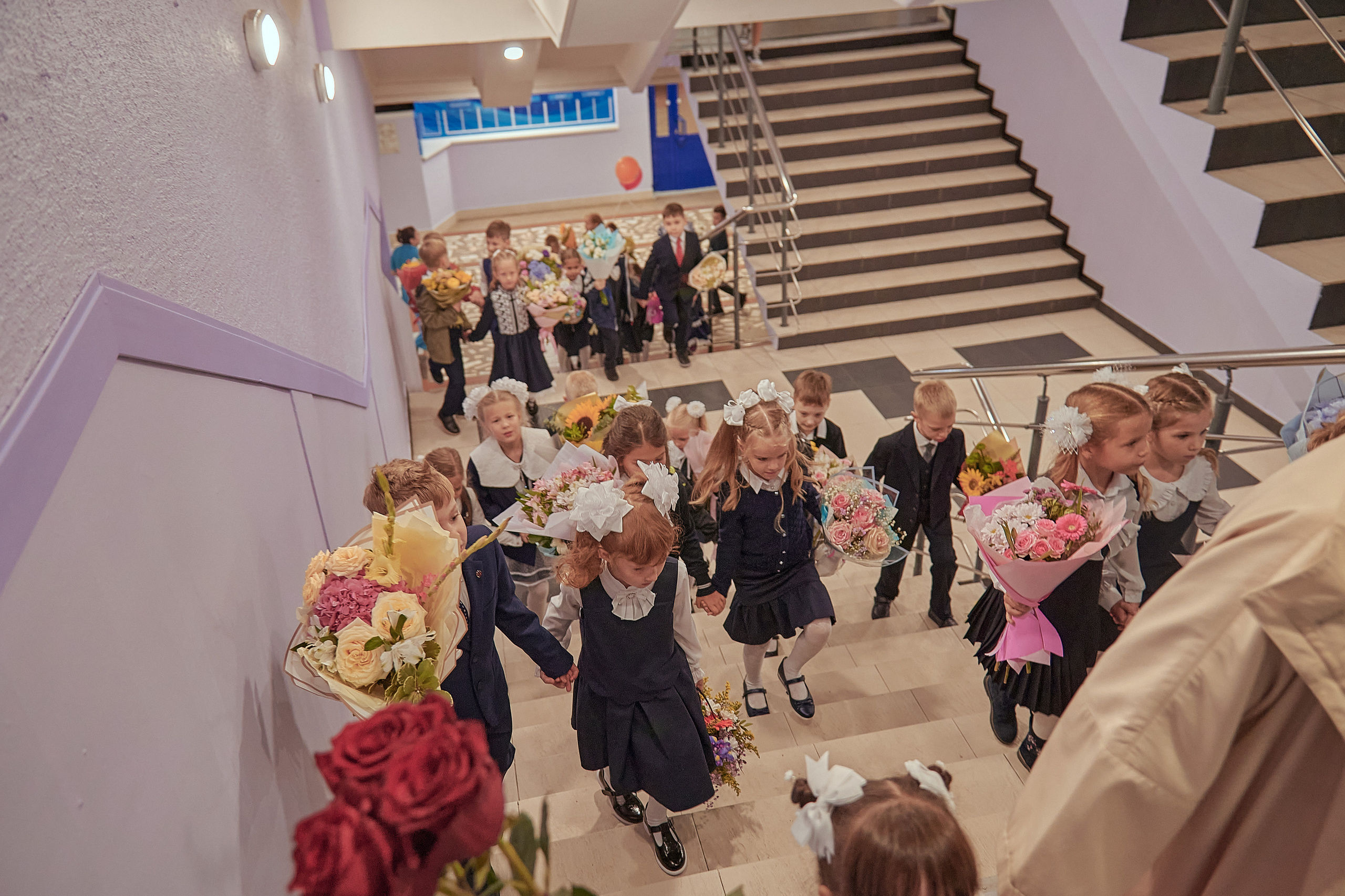 Портфолио репортажной фотосъёмки: 1 сентября в школе № 149. Фотограф Яковлев Роман — Красноярск