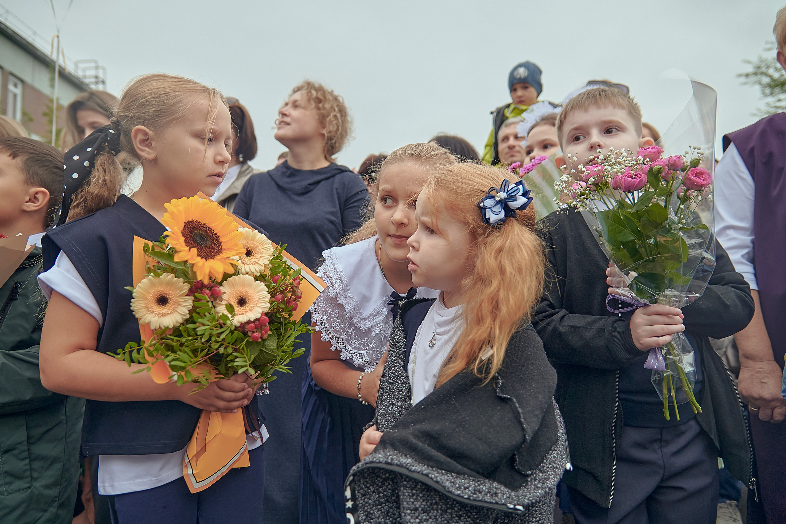 Портфолио репортажной фотосъёмки: 1 сентября в школе № 149. Фотограф Яковлев Роман — Красноярск