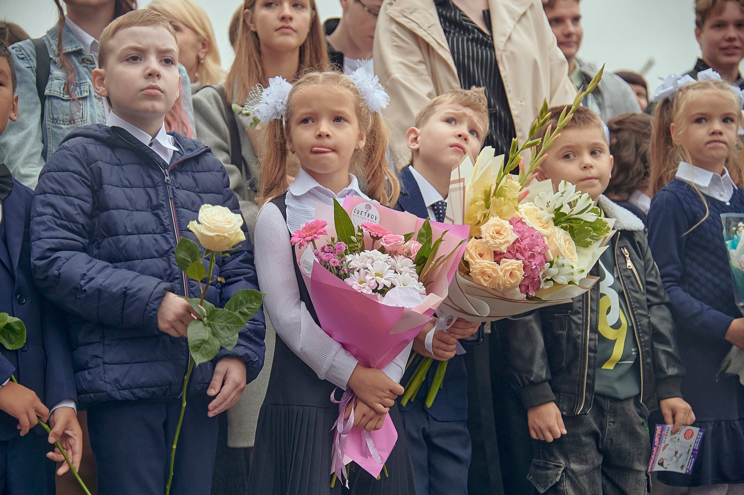 Портфолио репортажной фотосъёмки: 1 сентября в школе № 149. Фотограф Яковлев Роман — Красноярск