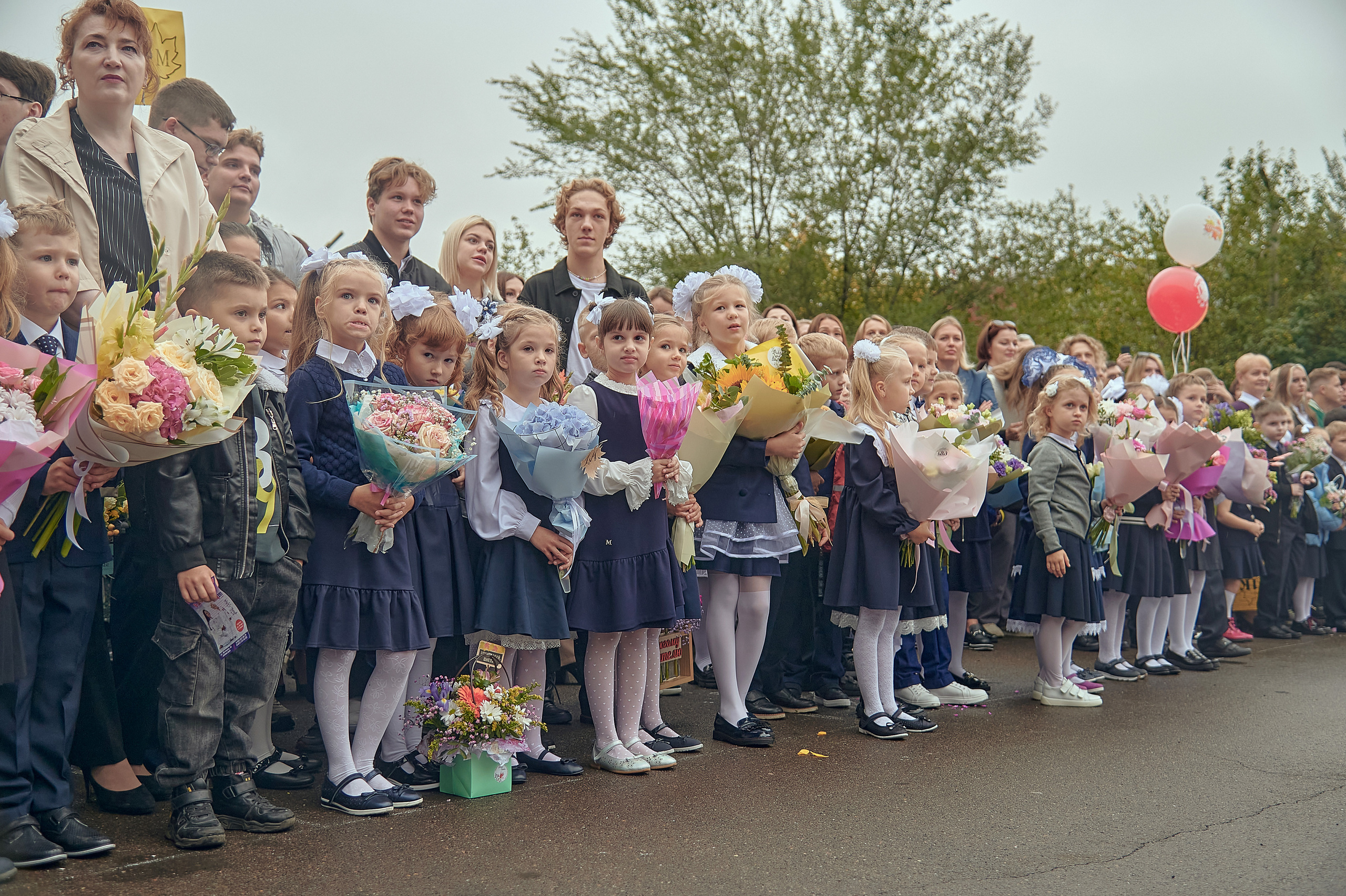 Портфолио репортажной фотосъёмки: 1 сентября в школе № 149. Фотограф Яковлев Роман — Красноярск