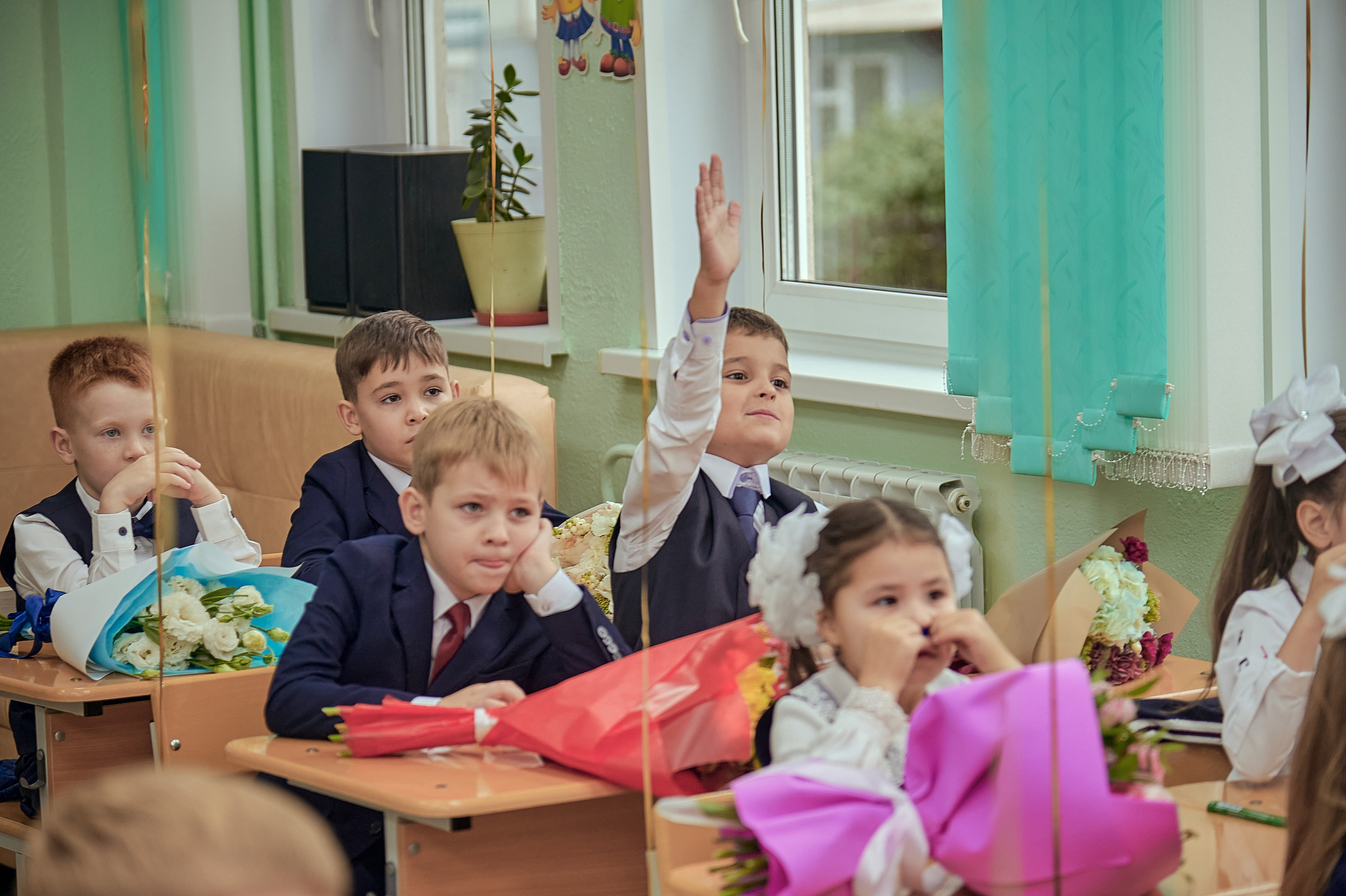 Портфолио репортажной фотосъёмки: 1 сентября в школе № 149. Фотограф Яковлев Роман — Красноярск