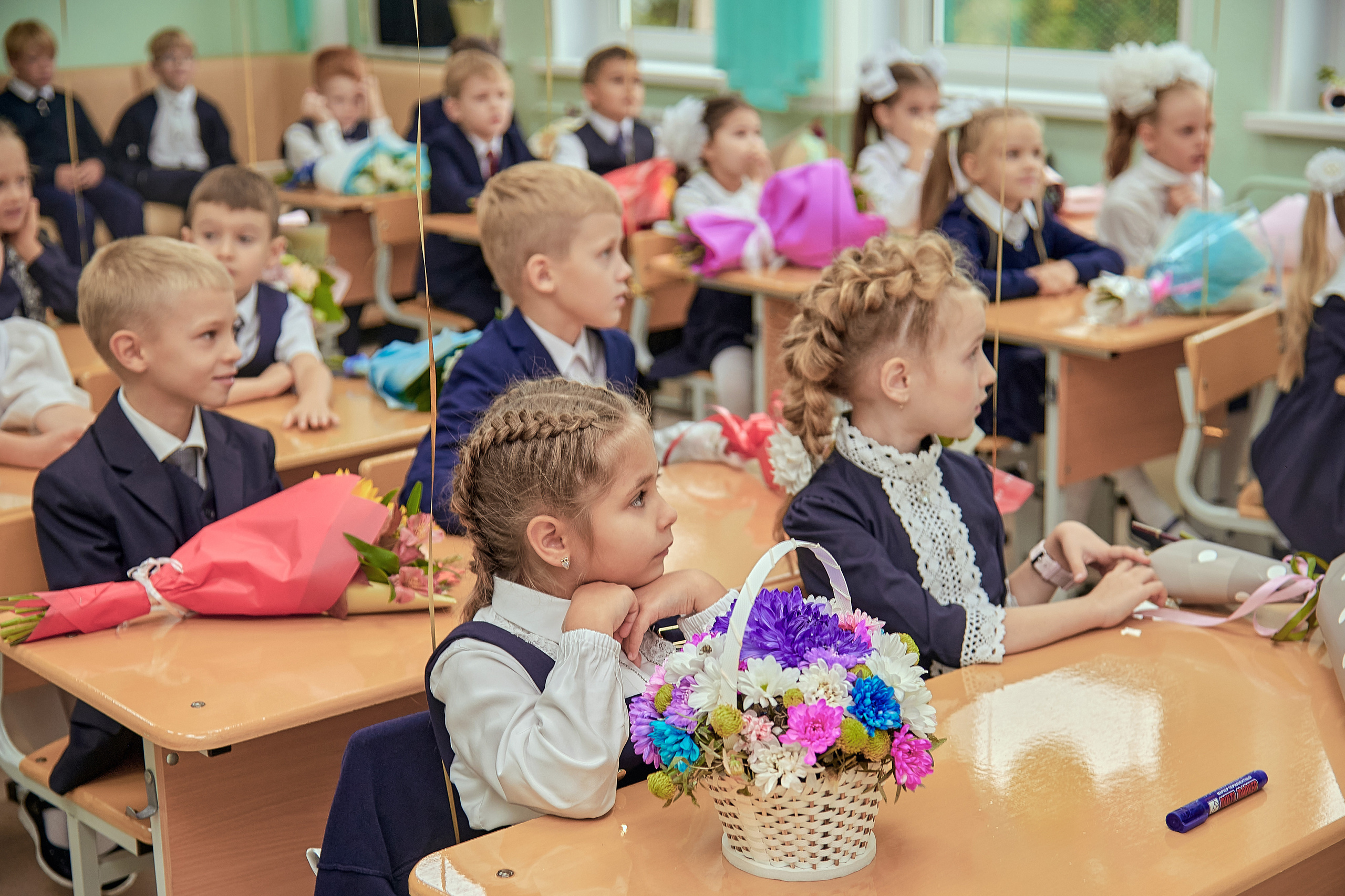 Портфолио репортажной фотосъёмки: 1 сентября в школе № 149. Фотограф Яковлев Роман — Красноярск