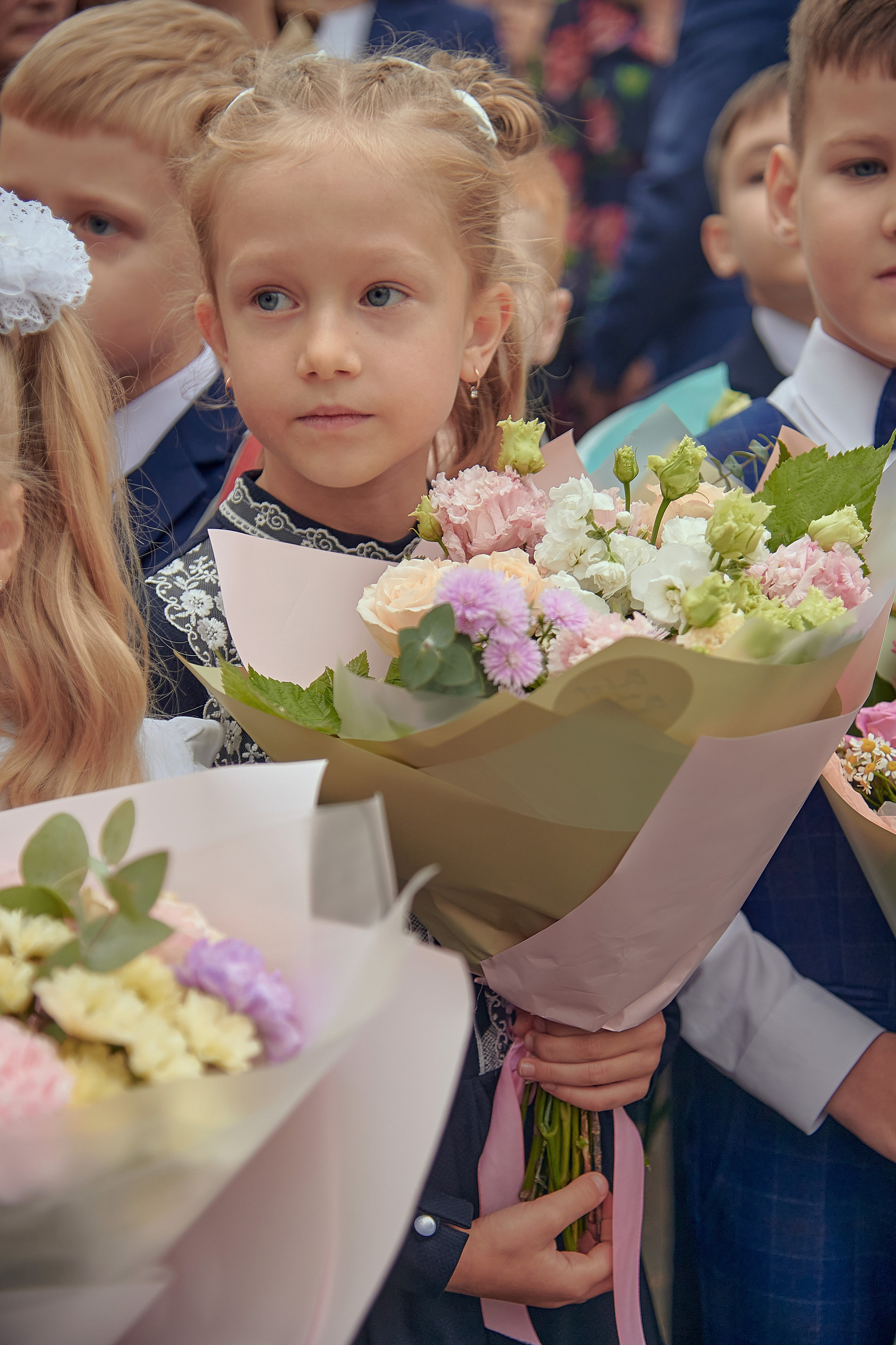 Портфолио репортажной фотосъёмки: 1 сентября в школе № 149. Фотограф Яковлев Роман — Красноярск