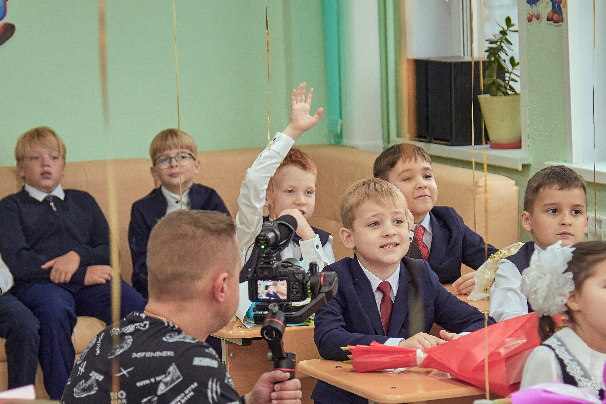 Портфолио репортажной фотосъёмки: 1 сентября в школе № 149. Фотограф Яковлев Роман — Красноярск