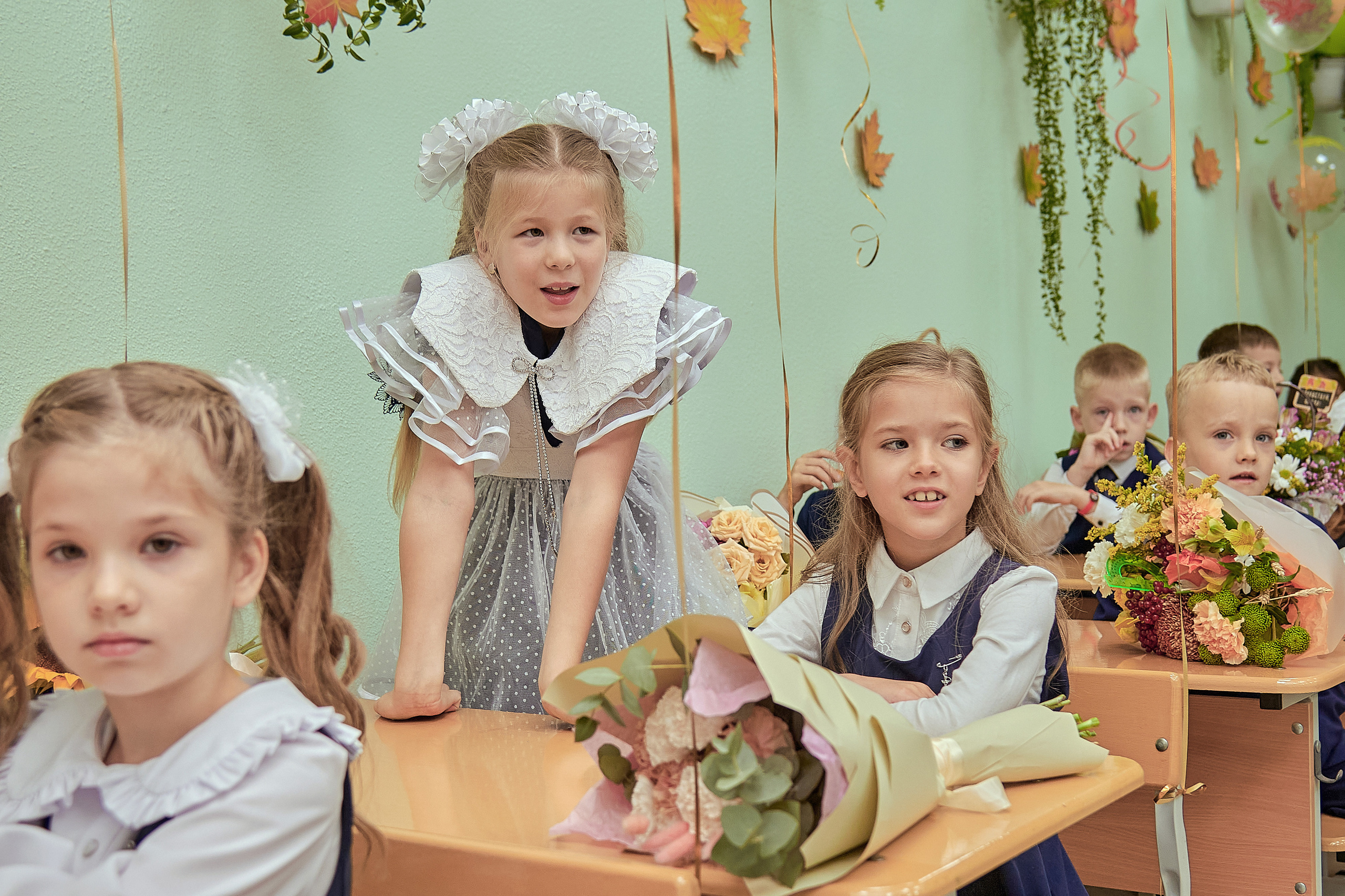 Портфолио репортажной фотосъёмки: 1 сентября в школе № 149. Фотограф Яковлев Роман — Красноярск