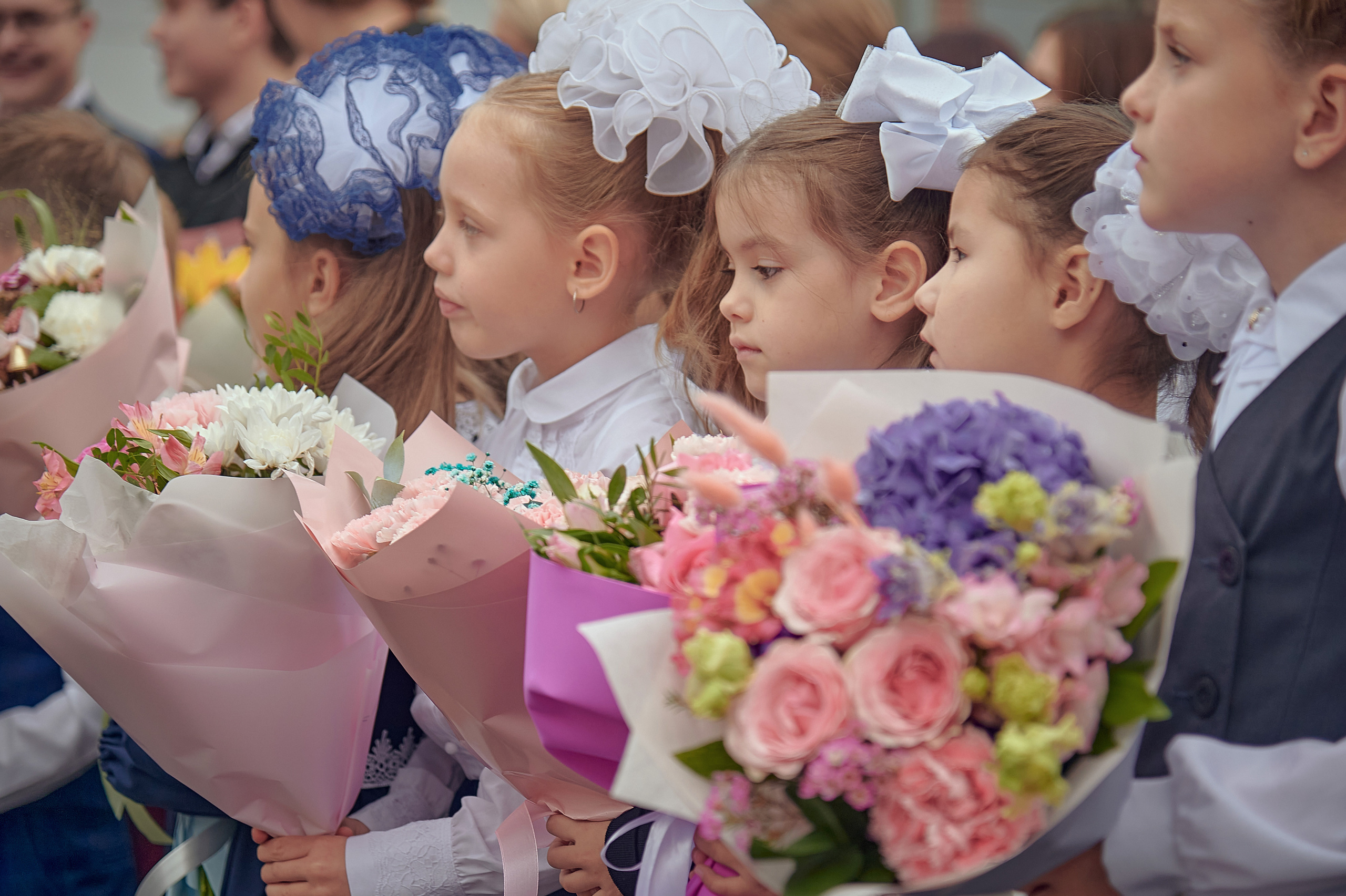 Портфолио репортажной фотосъёмки: 1 сентября в школе № 149. Фотограф Яковлев Роман — Красноярск