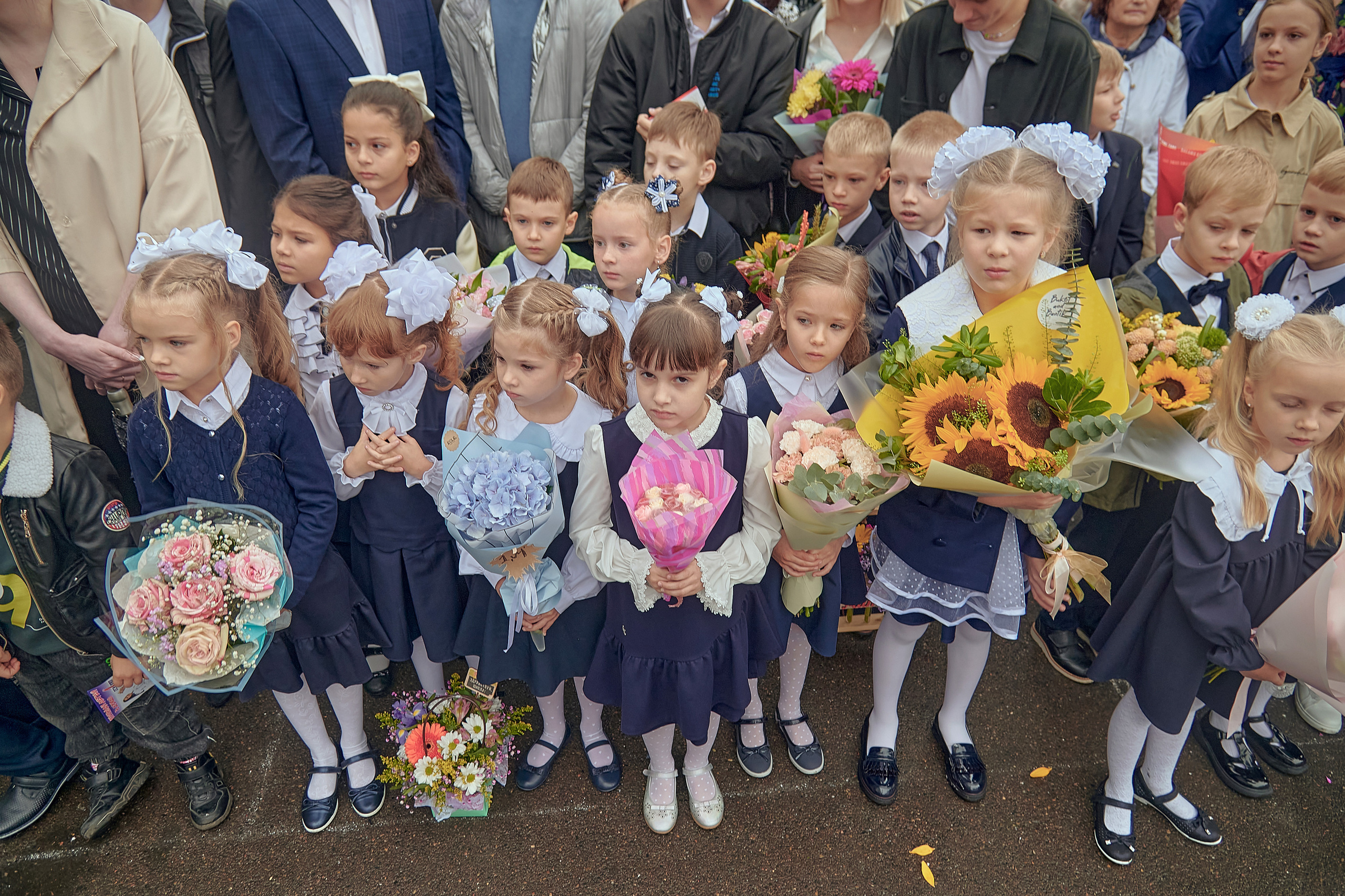 Портфолио репортажной фотосъёмки: 1 сентября в школе № 149. Фотограф Яковлев Роман — Красноярск