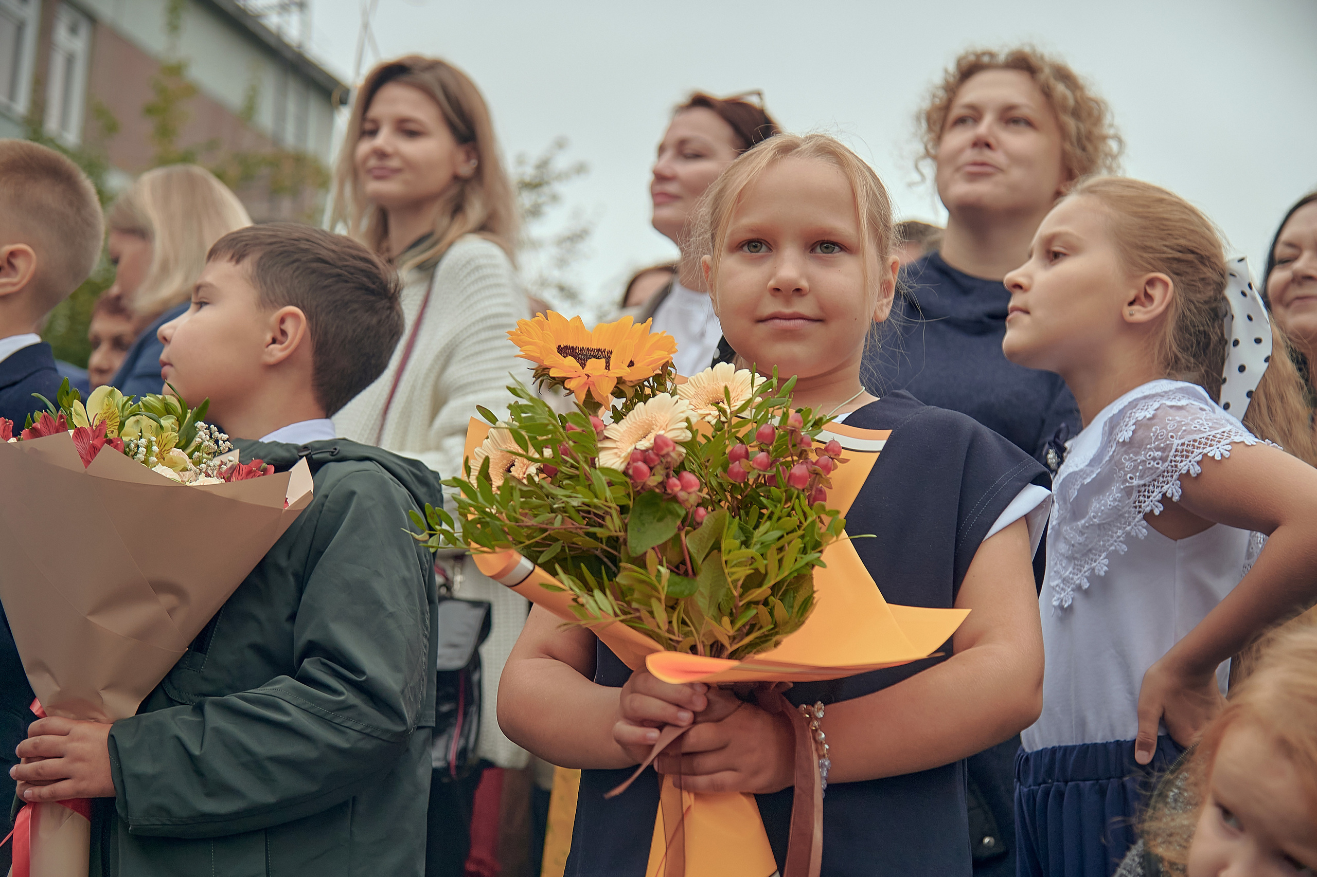 Портфолио репортажной фотосъёмки: 1 сентября в школе № 149. Фотограф Яковлев Роман — Красноярск