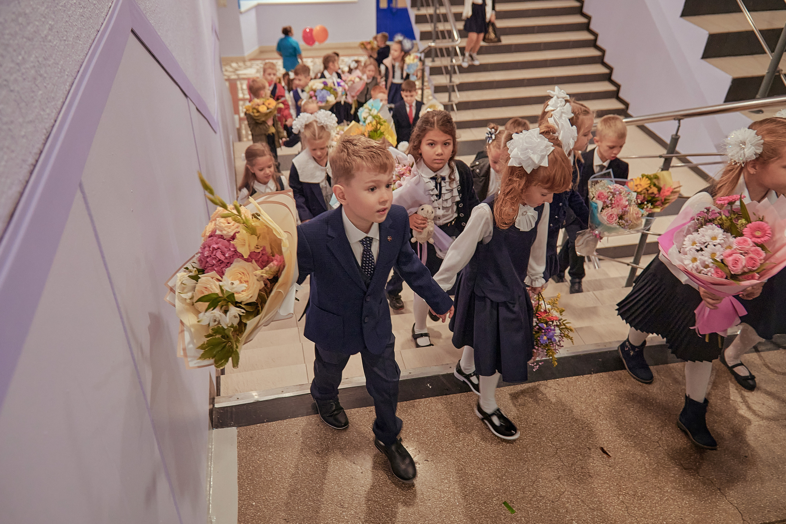 Портфолио репортажной фотосъёмки: 1 сентября в школе № 149. Фотограф Яковлев Роман — Красноярск