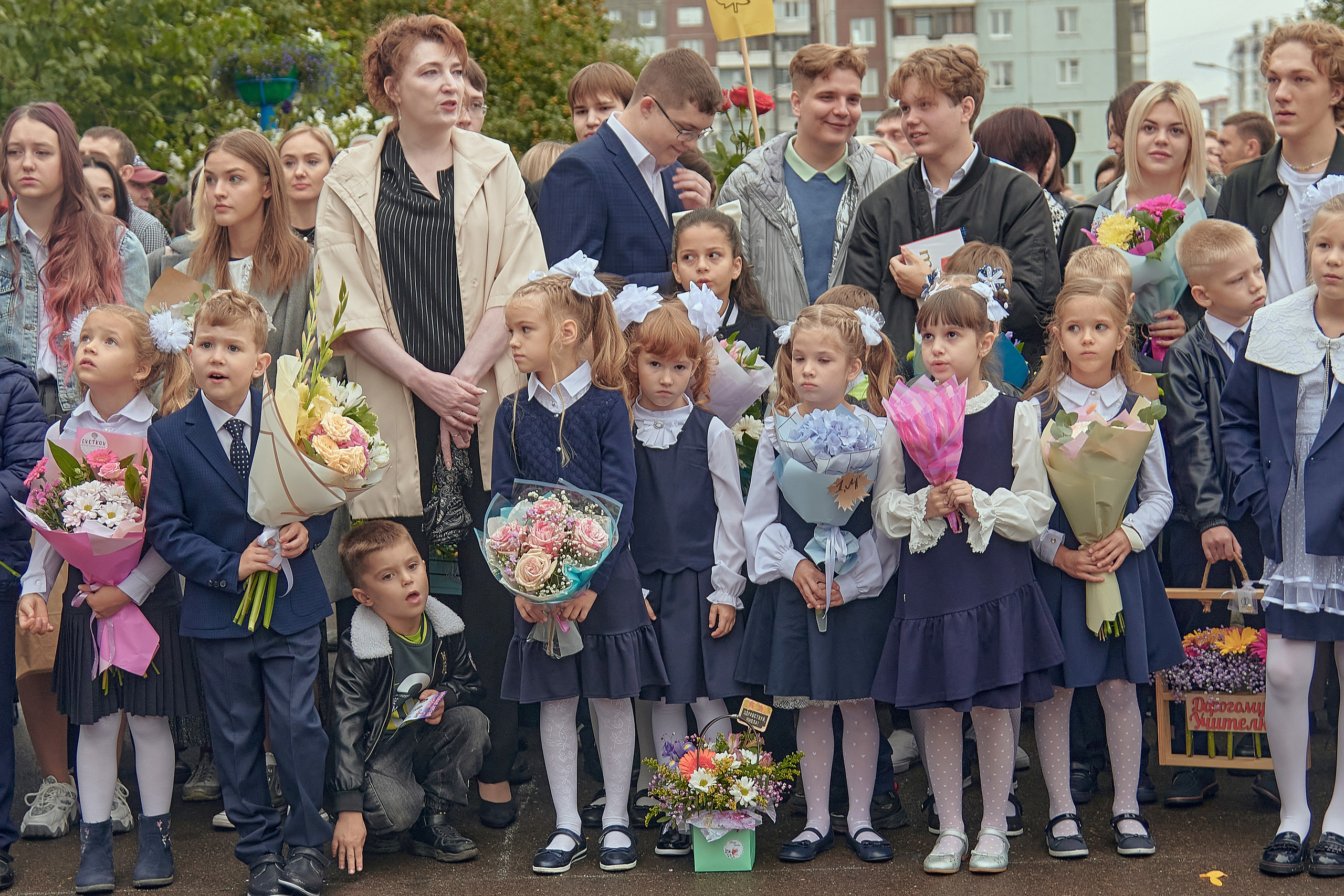 Портфолио репортажной фотосъёмки: 1 сентября в школе № 149. Фотограф Яковлев Роман — Красноярск