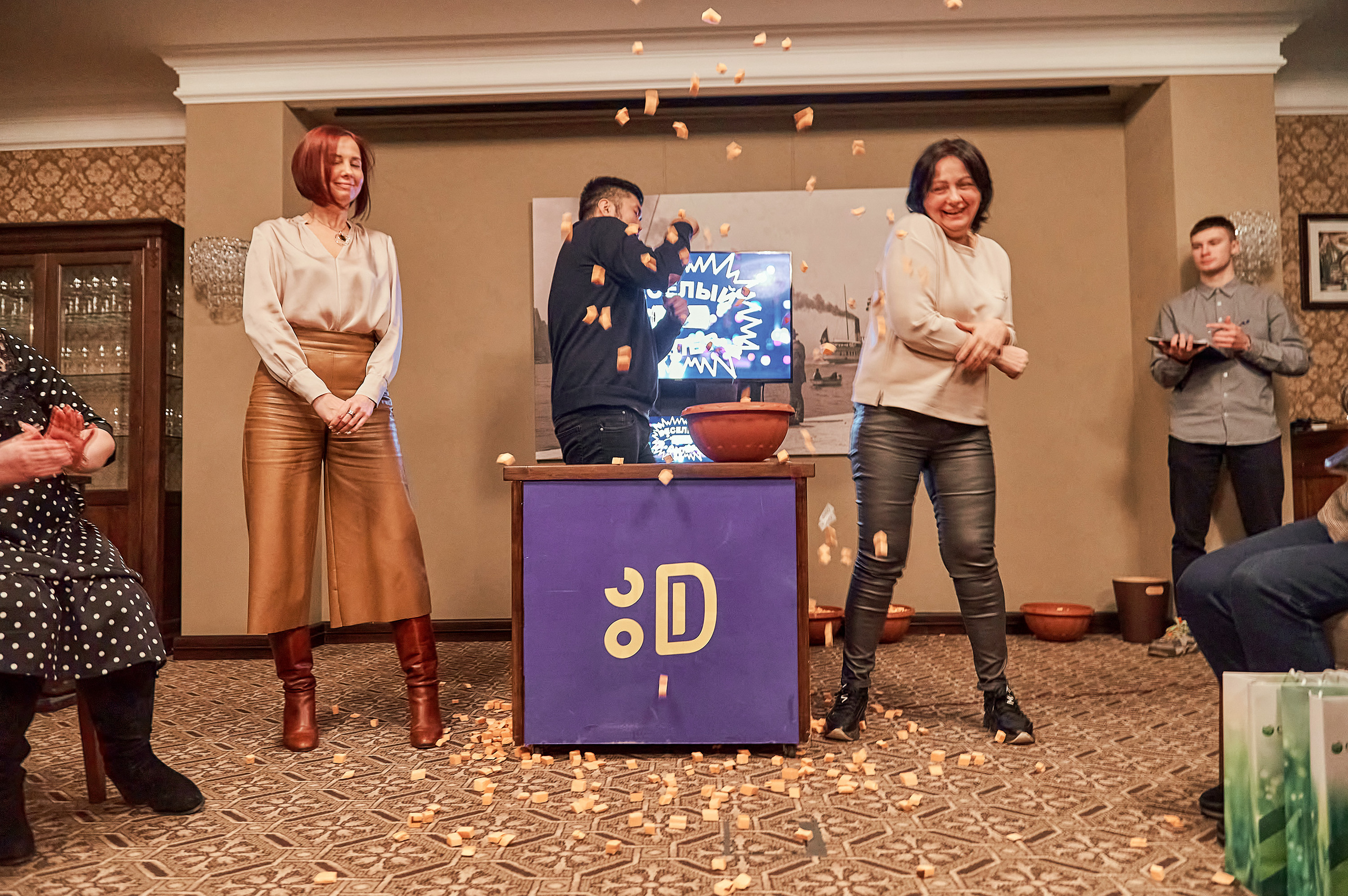 Портфолио репортажной фотосъёмки: "Сбербанк" Новый год. Фотограф Яковлев Роман — Красноярск