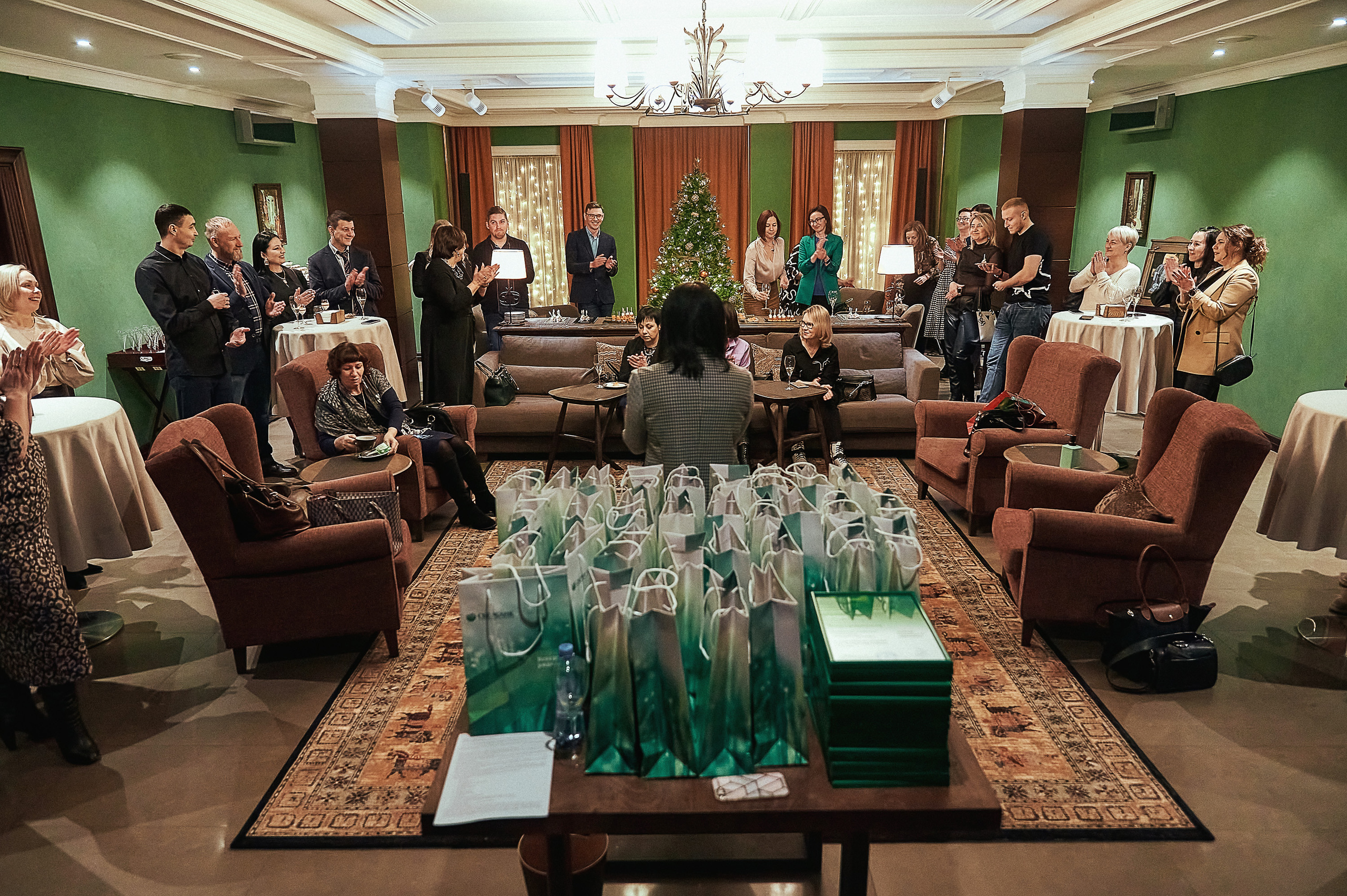 Портфолио репортажной фотосъёмки: "Сбербанк" Новый год. Фотограф Яковлев Роман — Красноярск