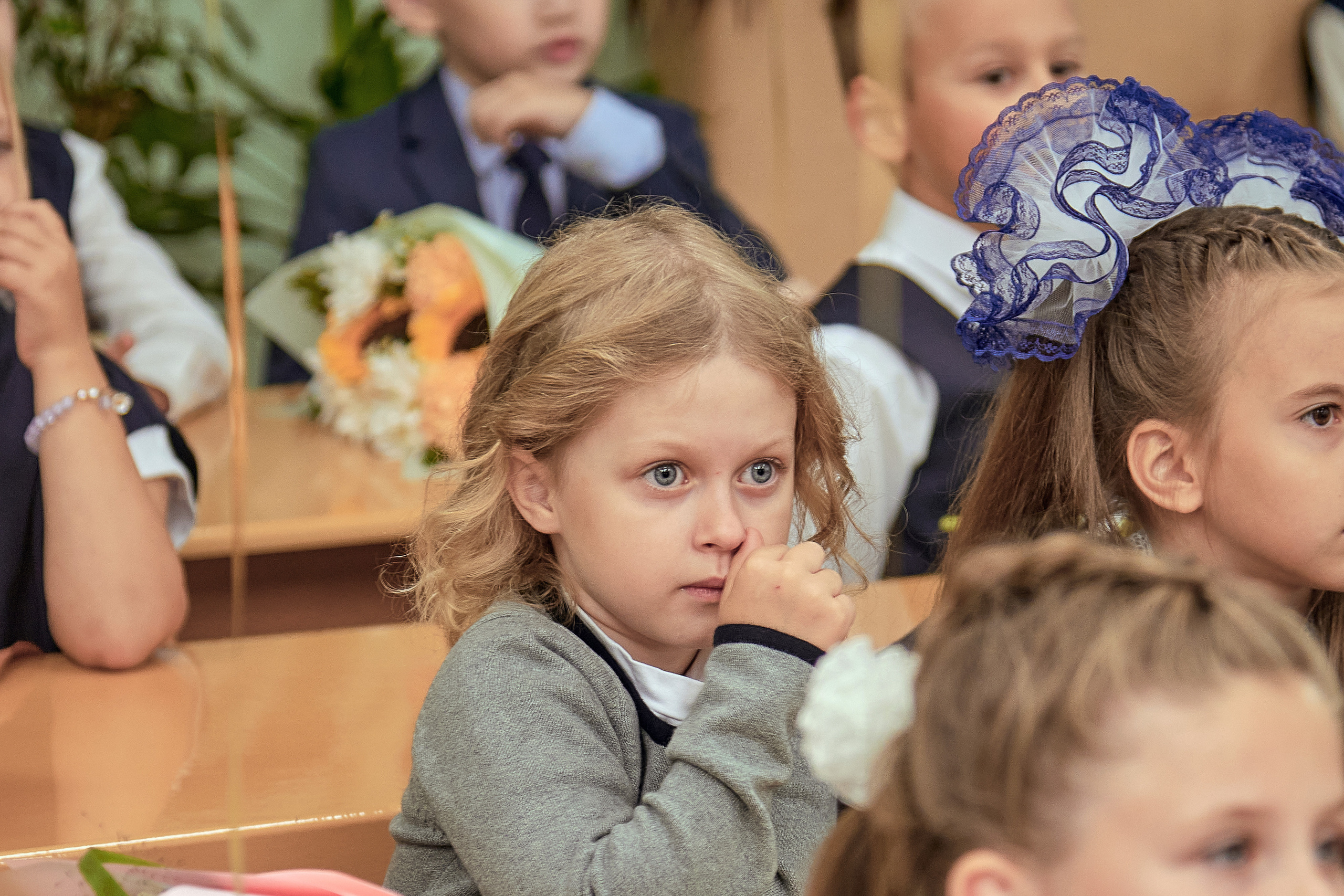 Портфолио репортажной фотосъёмки: 1 сентября в школе № 149. Фотограф Яковлев Роман — Красноярск