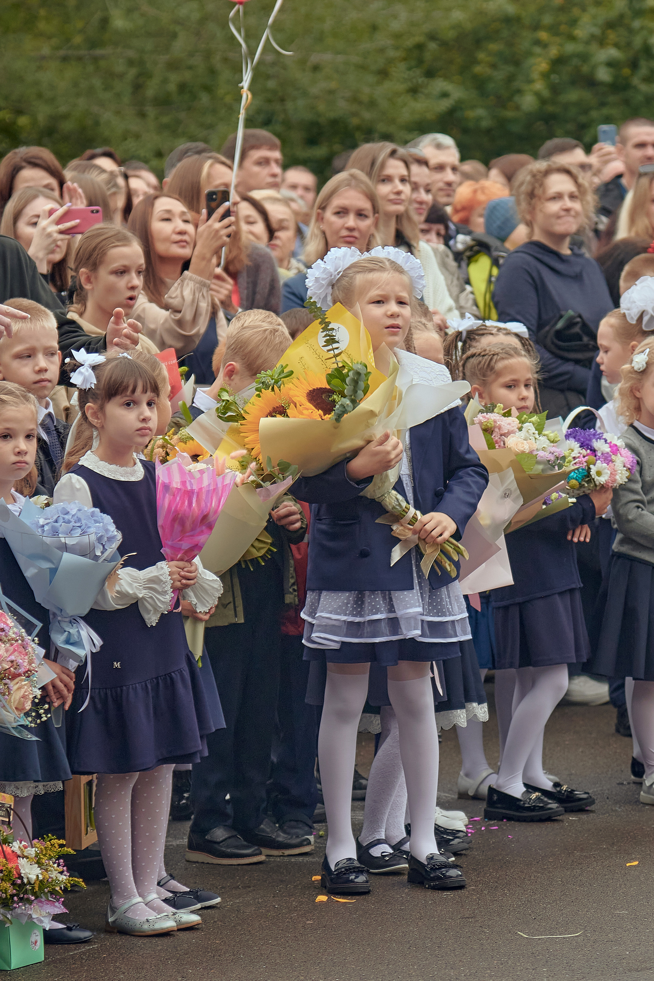 Портфолио репортажной фотосъёмки: 1 сентября в школе № 149. Фотограф Яковлев Роман — Красноярск