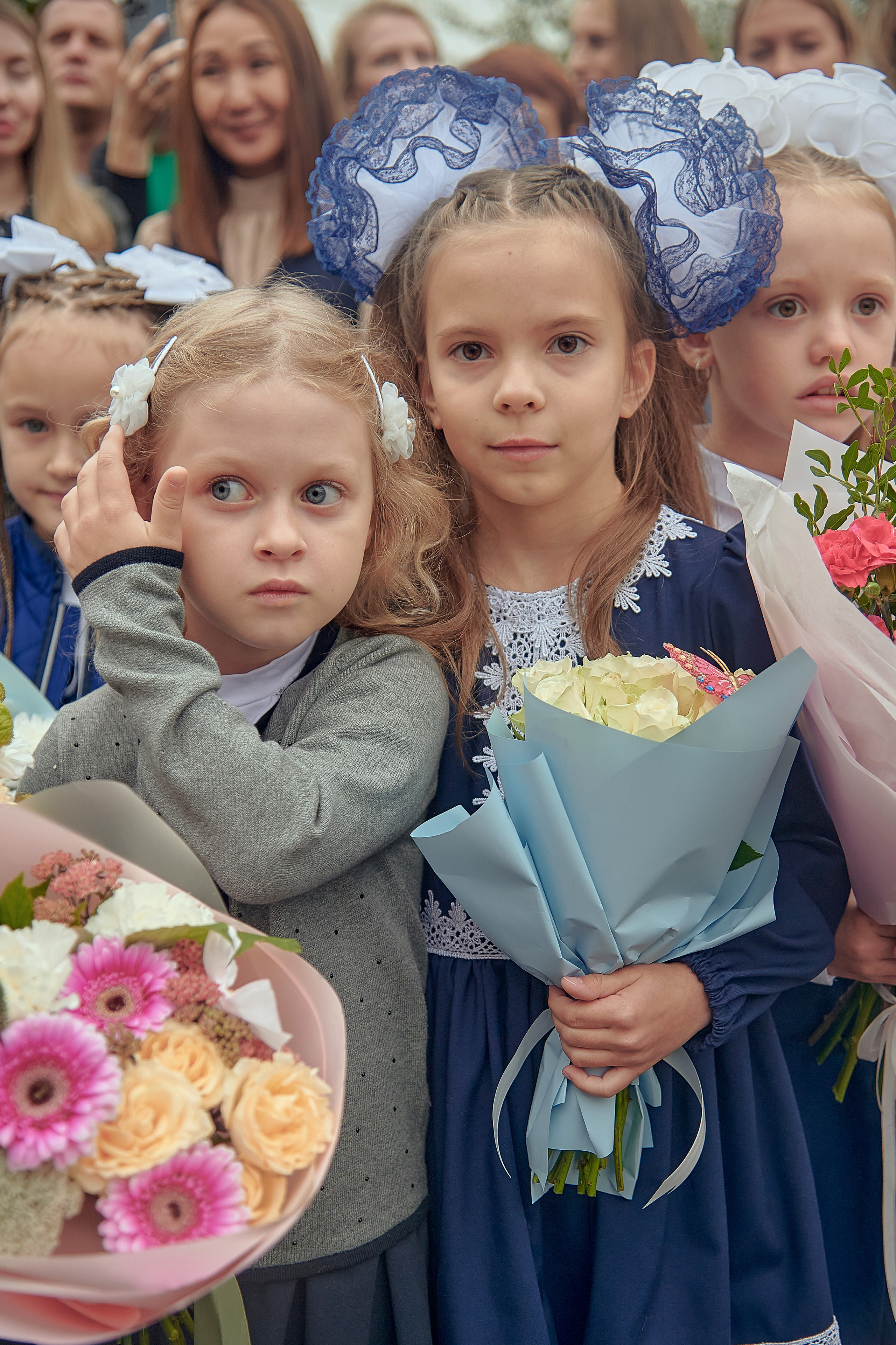 Портфолио репортажной фотосъёмки: 1 сентября в школе № 149. Фотограф Яковлев Роман — Красноярск