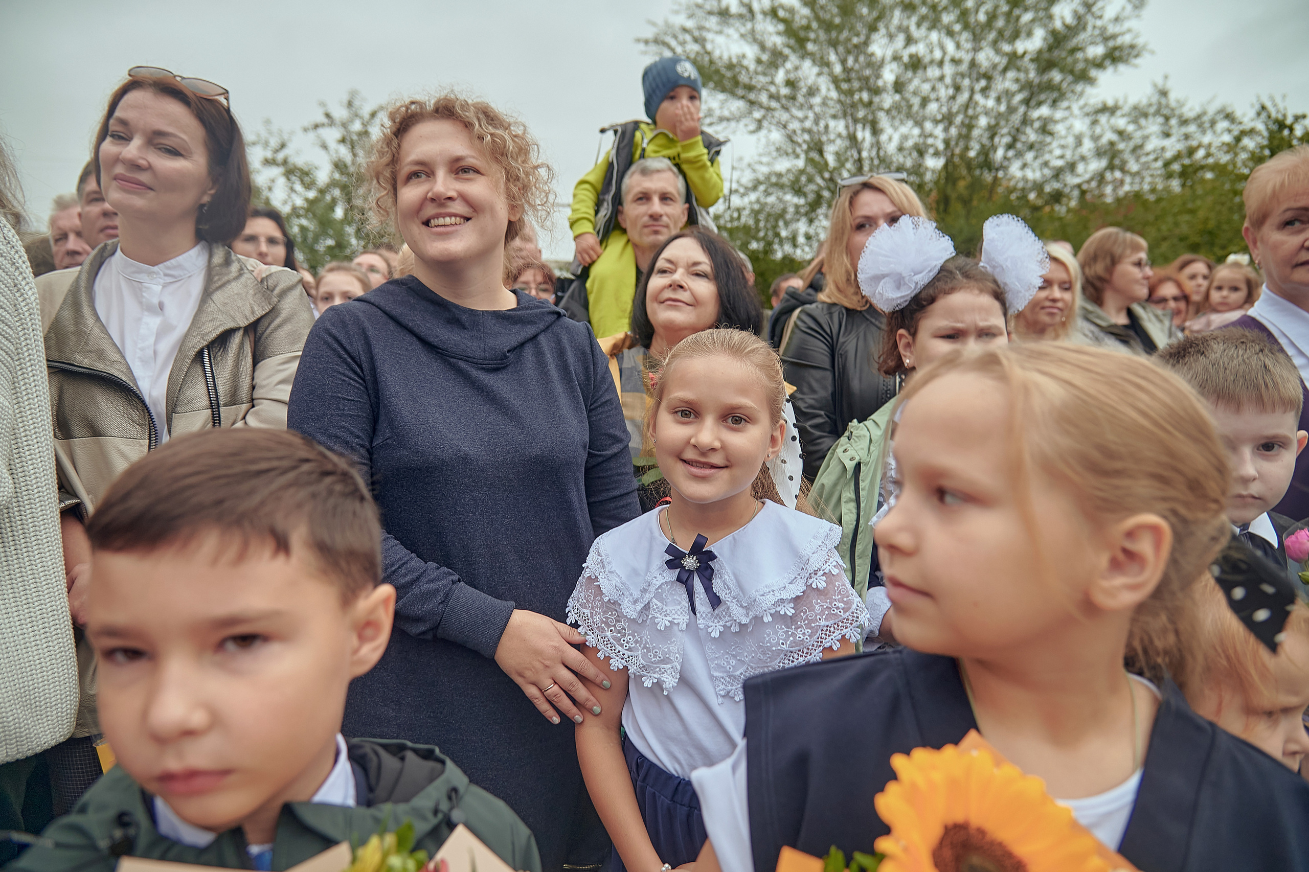 Портфолио репортажной фотосъёмки: 1 сентября в школе № 149. Фотограф Яковлев Роман — Красноярск