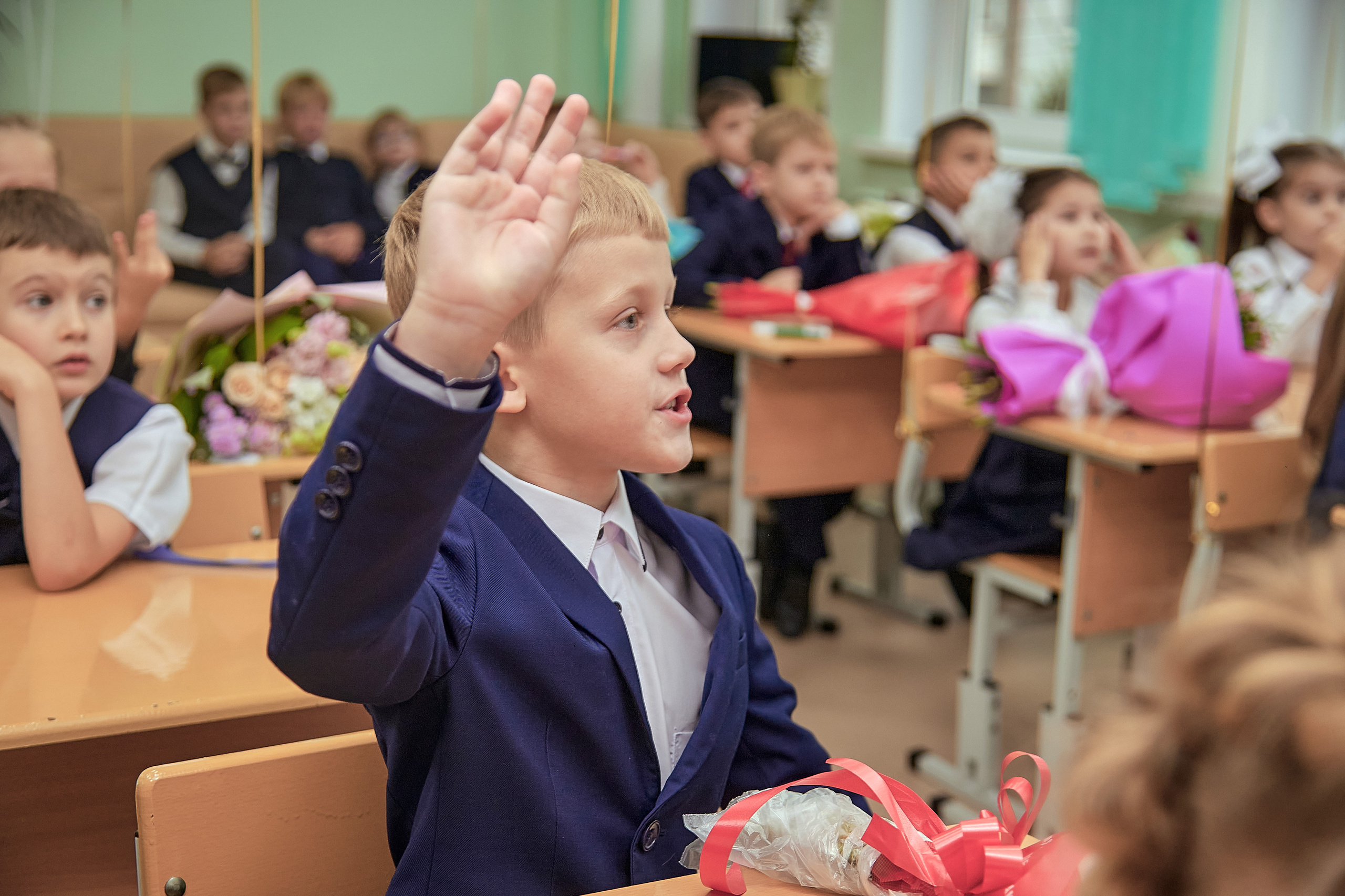 Портфолио репортажной фотосъёмки: 1 сентября в школе № 149. Фотограф Яковлев Роман — Красноярск