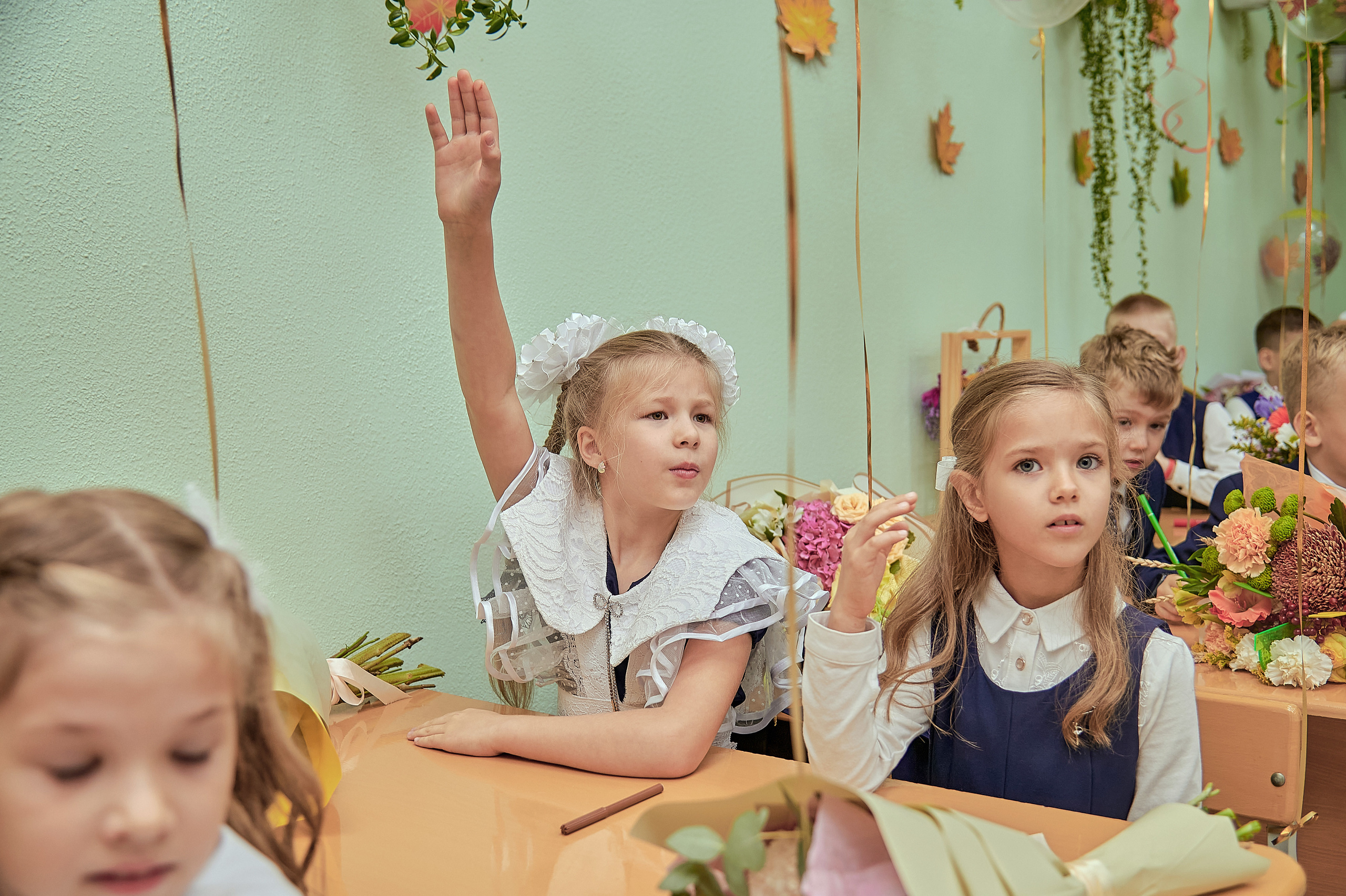 Портфолио репортажной фотосъёмки: 1 сентября в школе № 149. Фотограф Яковлев Роман — Красноярск