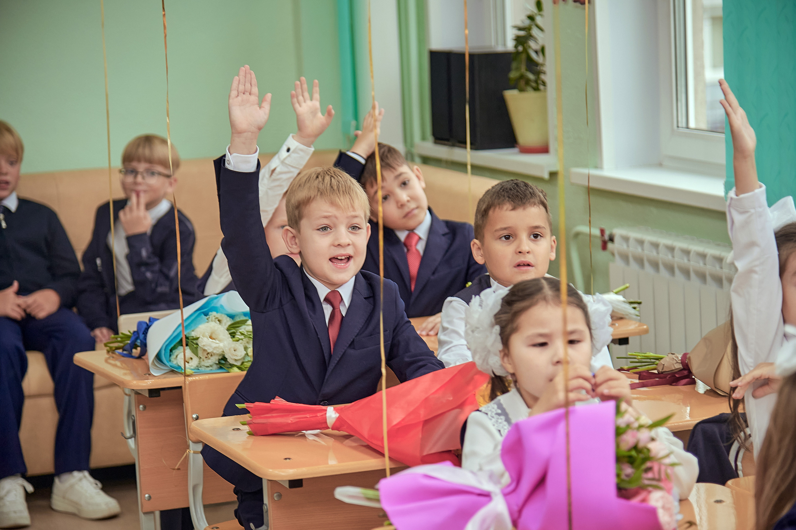 Портфолио репортажной фотосъёмки: 1 сентября в школе № 149. Фотограф Яковлев Роман — Красноярск