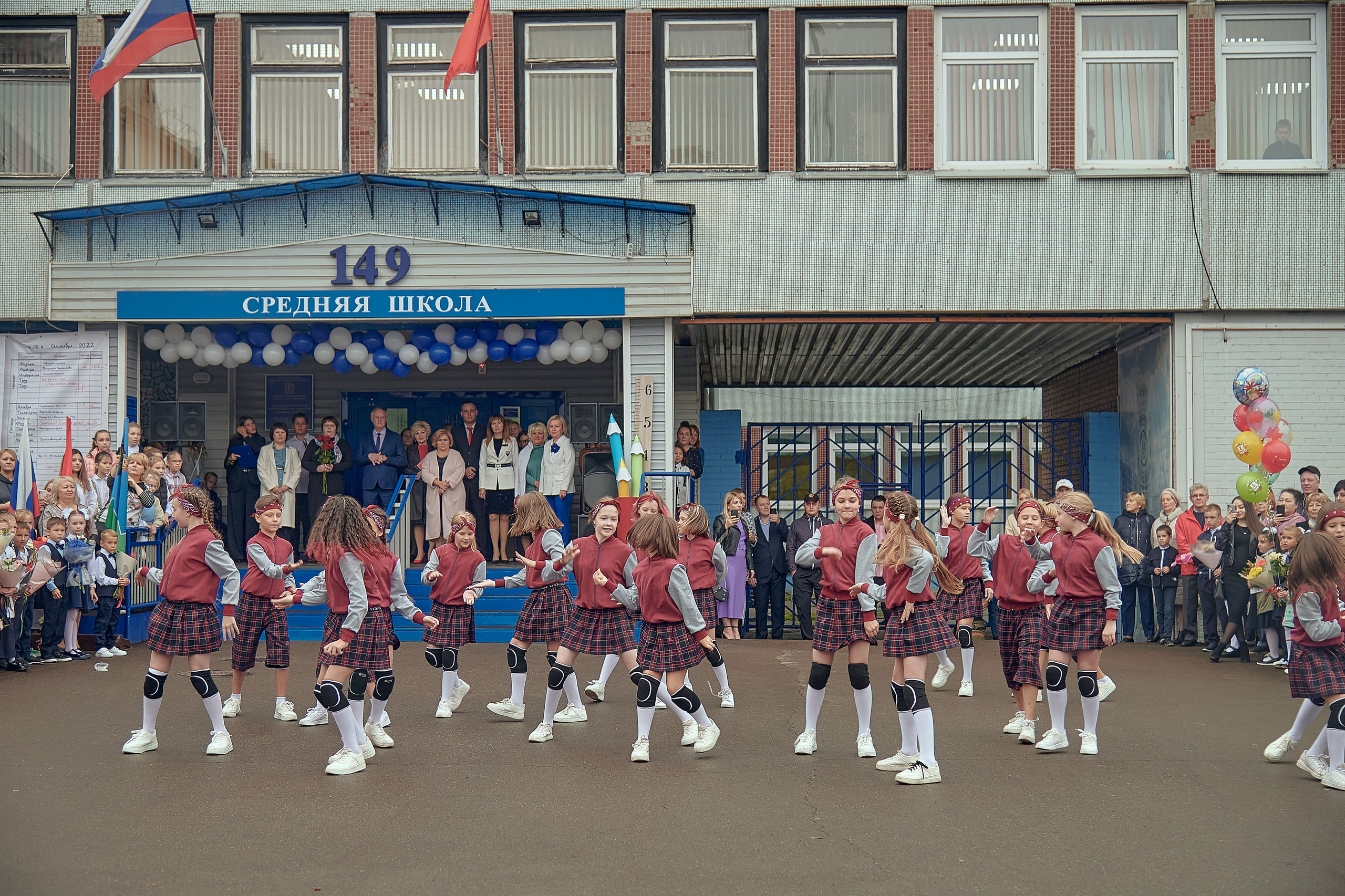 Портфолио репортажной фотосъёмки: 1 сентября в школе № 149. Фотограф Яковлев Роман — Красноярск