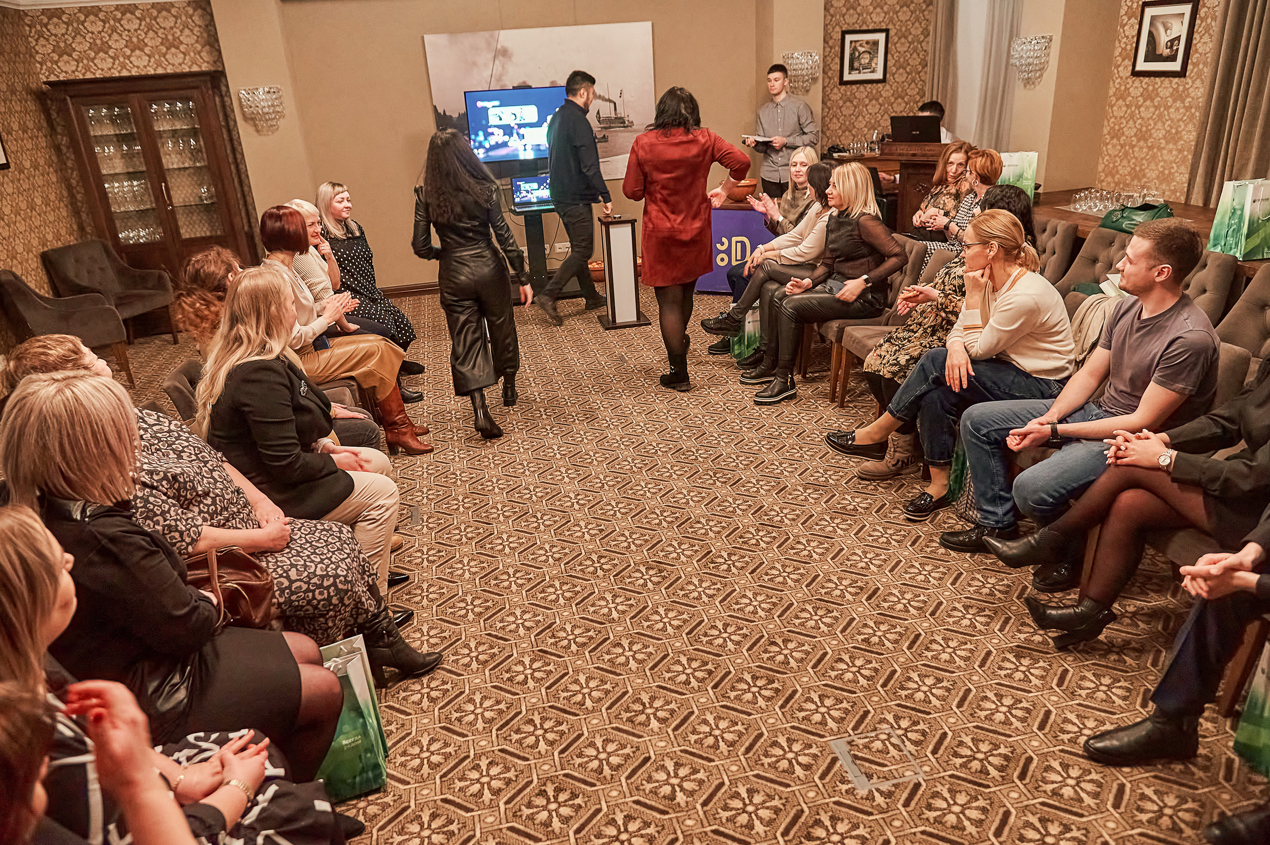 Портфолио репортажной фотосъёмки: "Сбербанк" Новый год. Фотограф Яковлев Роман — Красноярск