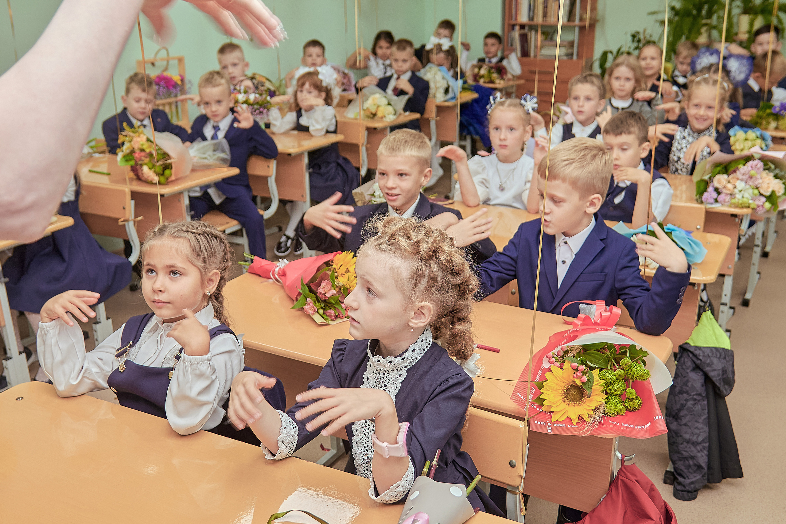 Портфолио репортажной фотосъёмки: 1 сентября в школе № 149. Фотограф Яковлев Роман — Красноярск