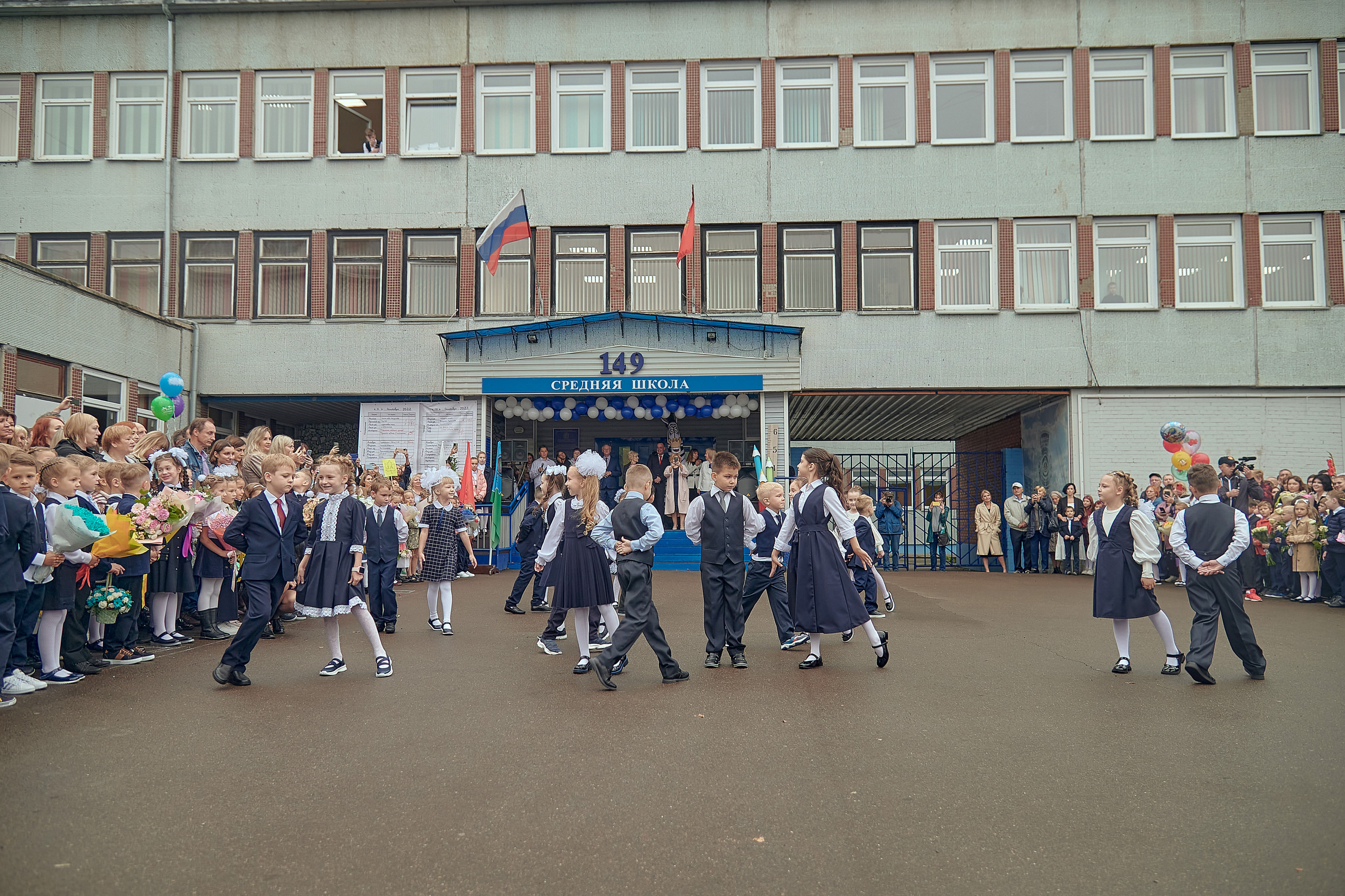 Портфолио репортажной фотосъёмки: 1 сентября в школе № 149. Фотограф Яковлев Роман — Красноярск