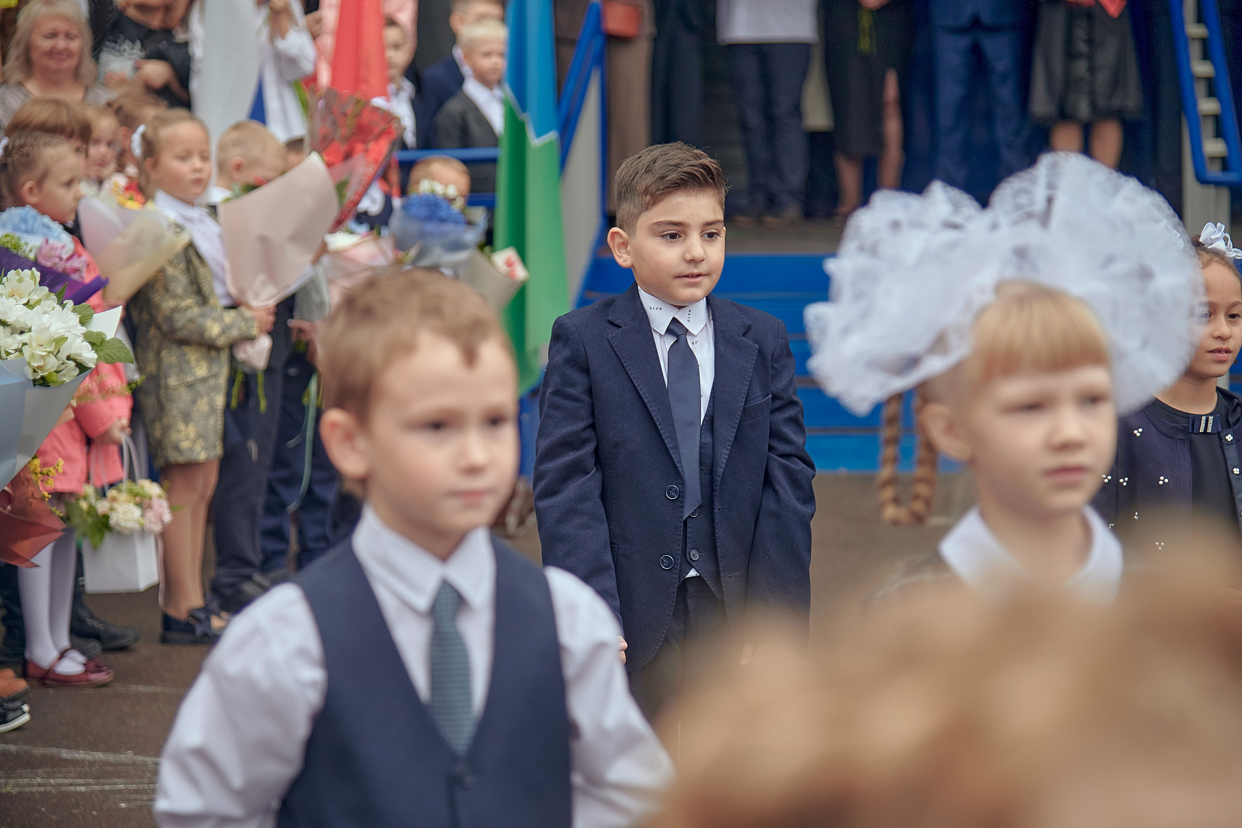 Портфолио репортажной фотосъёмки: 1 сентября в школе № 149. Фотограф Яковлев Роман — Красноярск