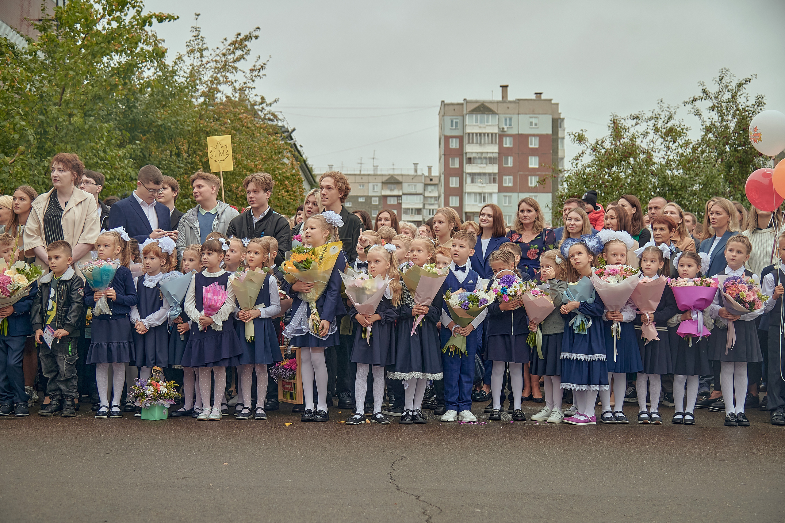 Портфолио репортажной фотосъёмки: 1 сентября в школе № 149. Фотограф Яковлев Роман — Красноярск
