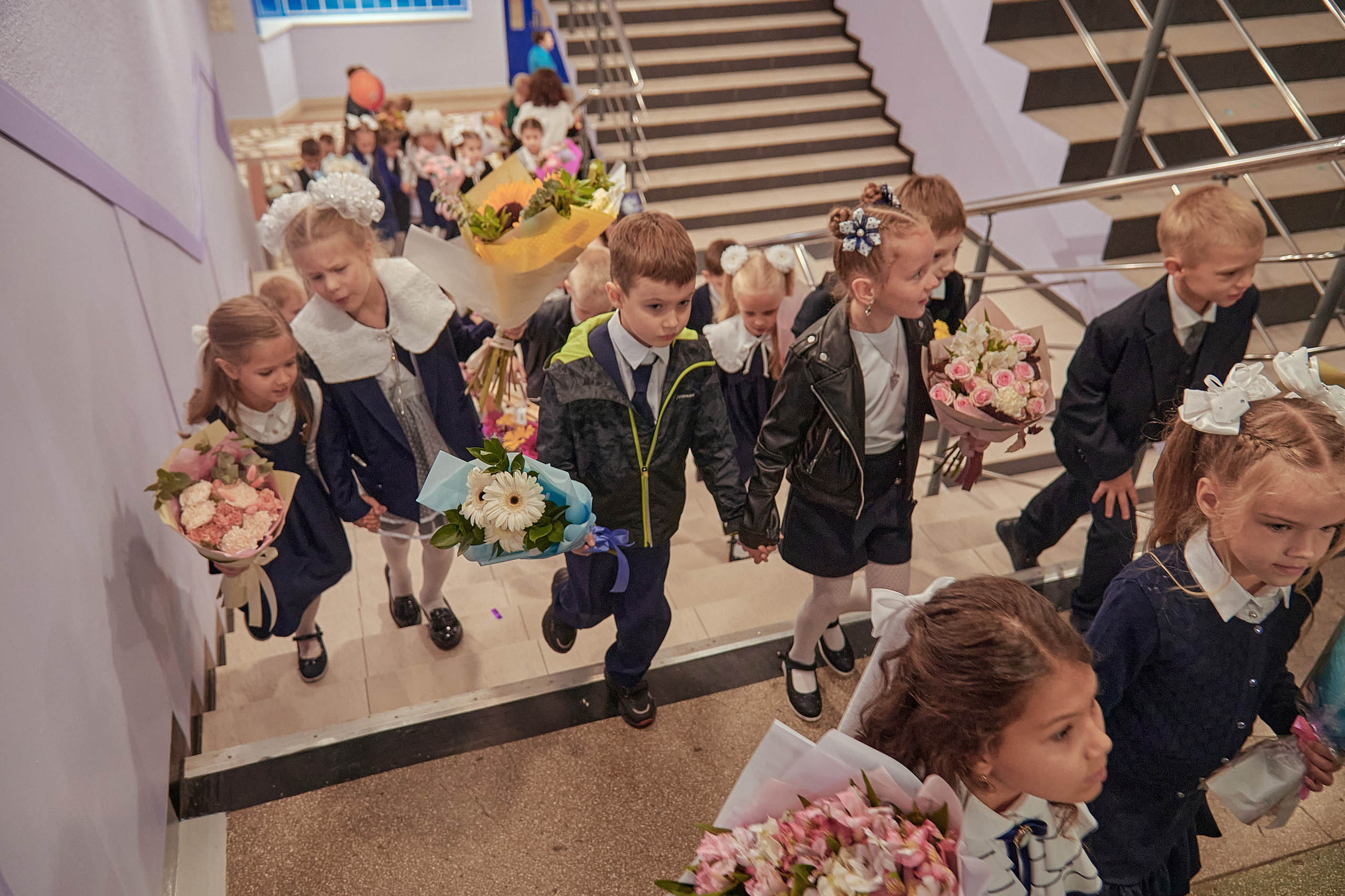 Портфолио репортажной фотосъёмки: 1 сентября в школе № 149. Фотограф Яковлев Роман — Красноярск