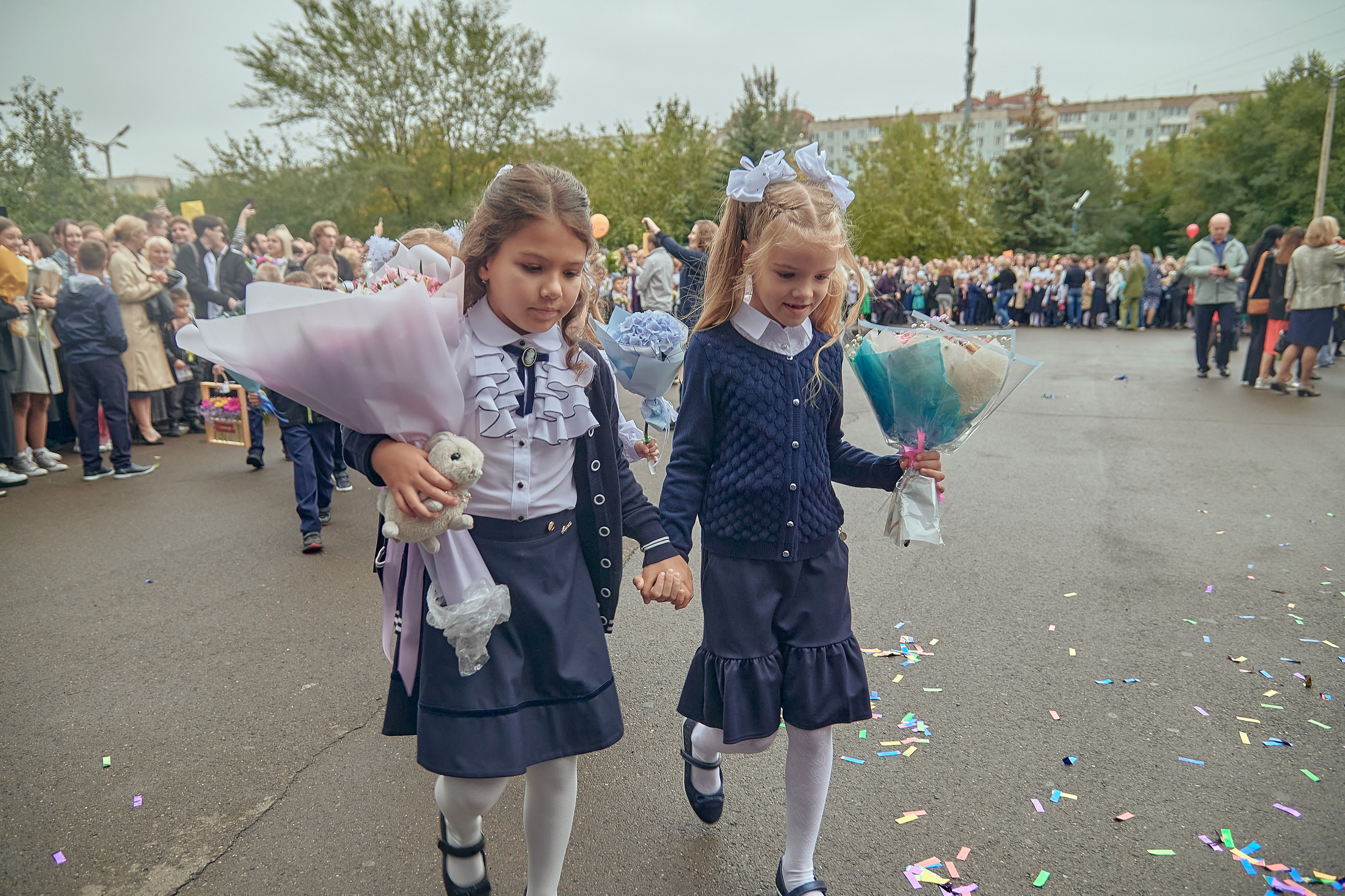 Портфолио репортажной фотосъёмки: 1 сентября в школе № 149. Фотограф Яковлев Роман — Красноярск