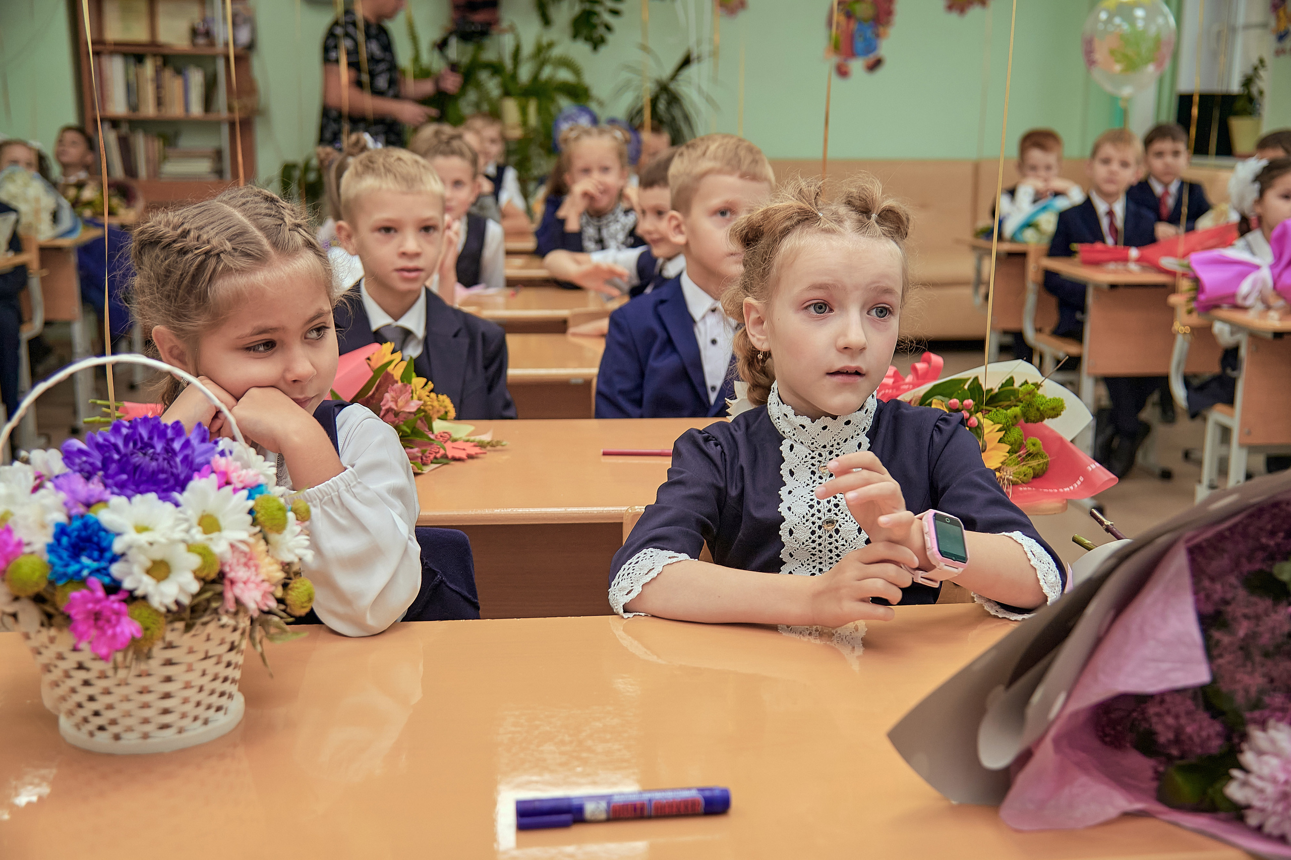 Портфолио репортажной фотосъёмки: 1 сентября в школе № 149. Фотограф Яковлев Роман — Красноярск