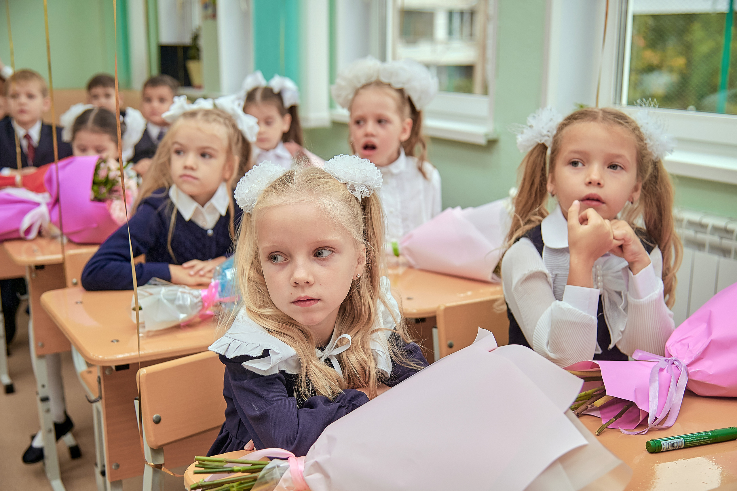 Портфолио репортажной фотосъёмки: 1 сентября в школе № 149. Фотограф Яковлев Роман — Красноярск