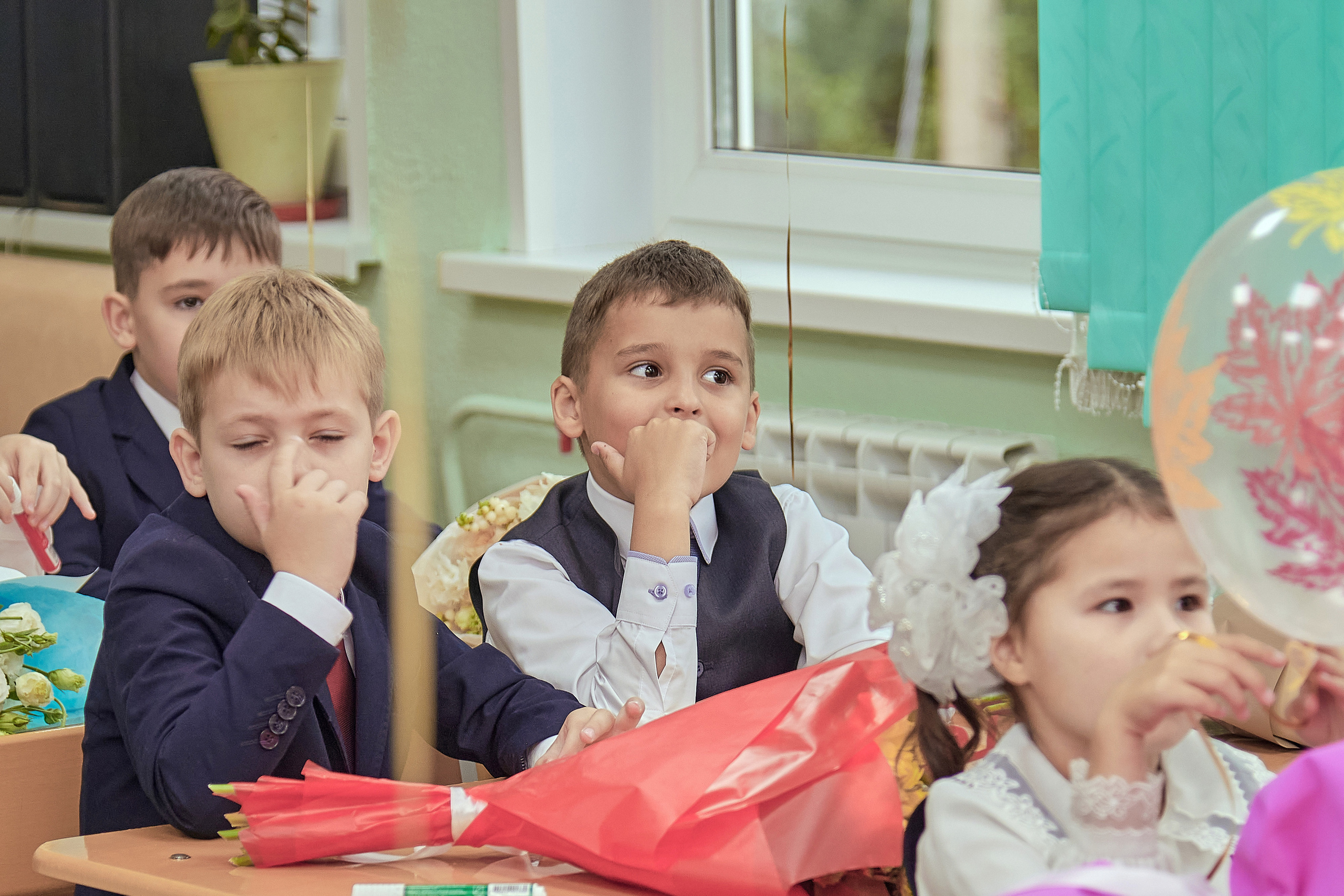 Портфолио репортажной фотосъёмки: 1 сентября в школе № 149. Фотограф Яковлев Роман — Красноярск