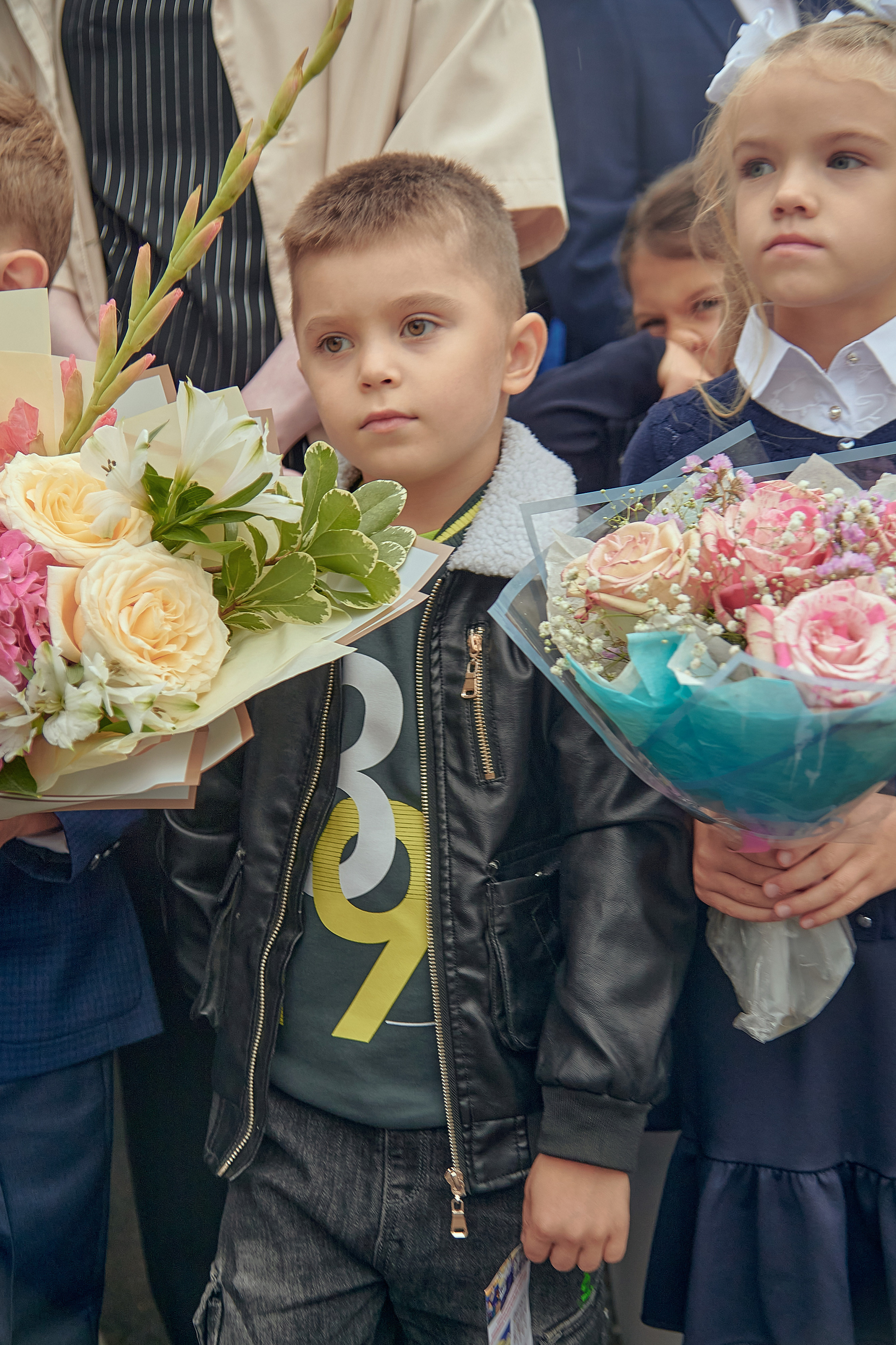 Портфолио репортажной фотосъёмки: 1 сентября в школе № 149. Фотограф Яковлев Роман — Красноярск