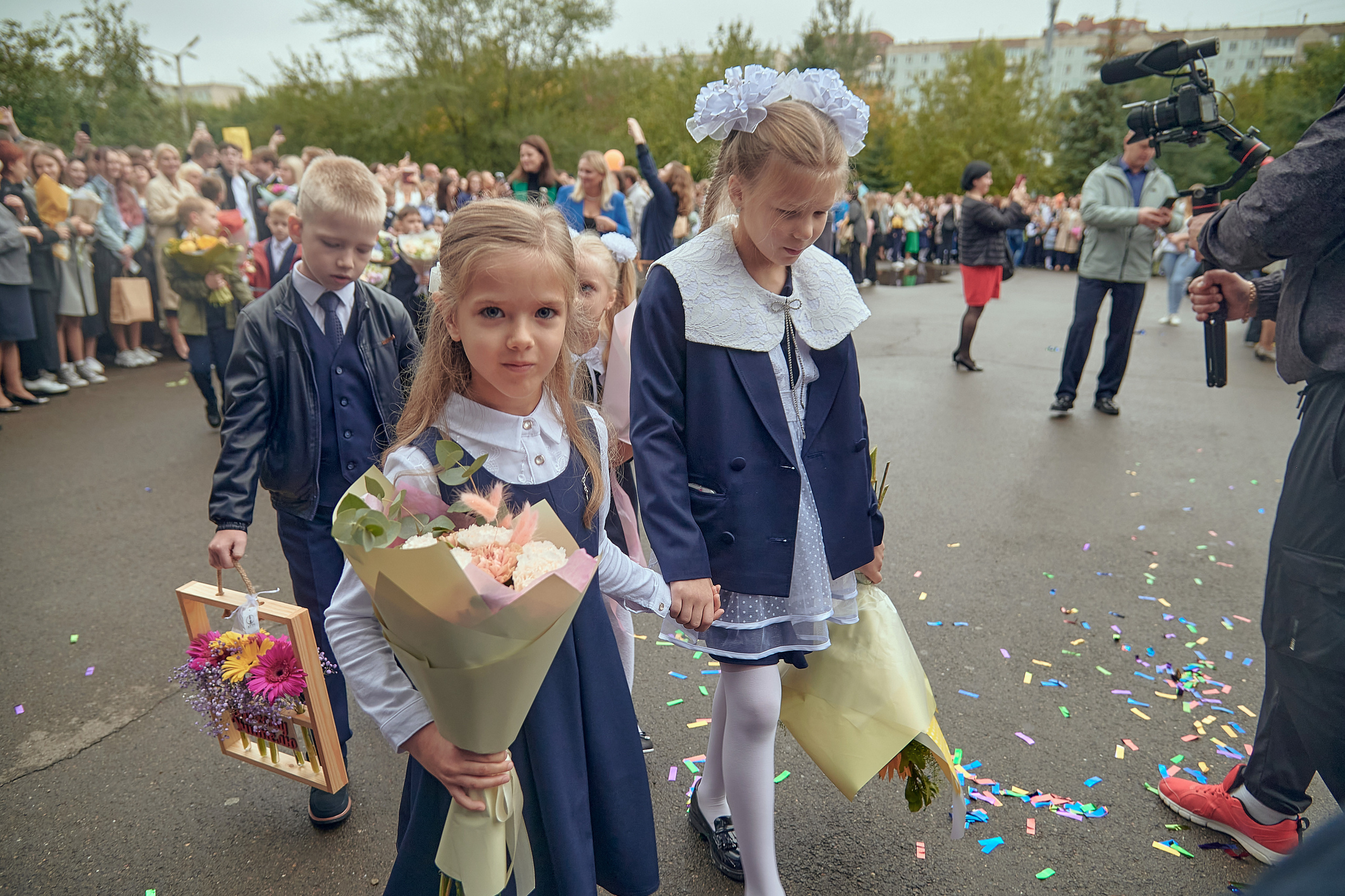 Портфолио репортажной фотосъёмки: 1 сентября в школе № 149. Фотограф Яковлев Роман — Красноярск