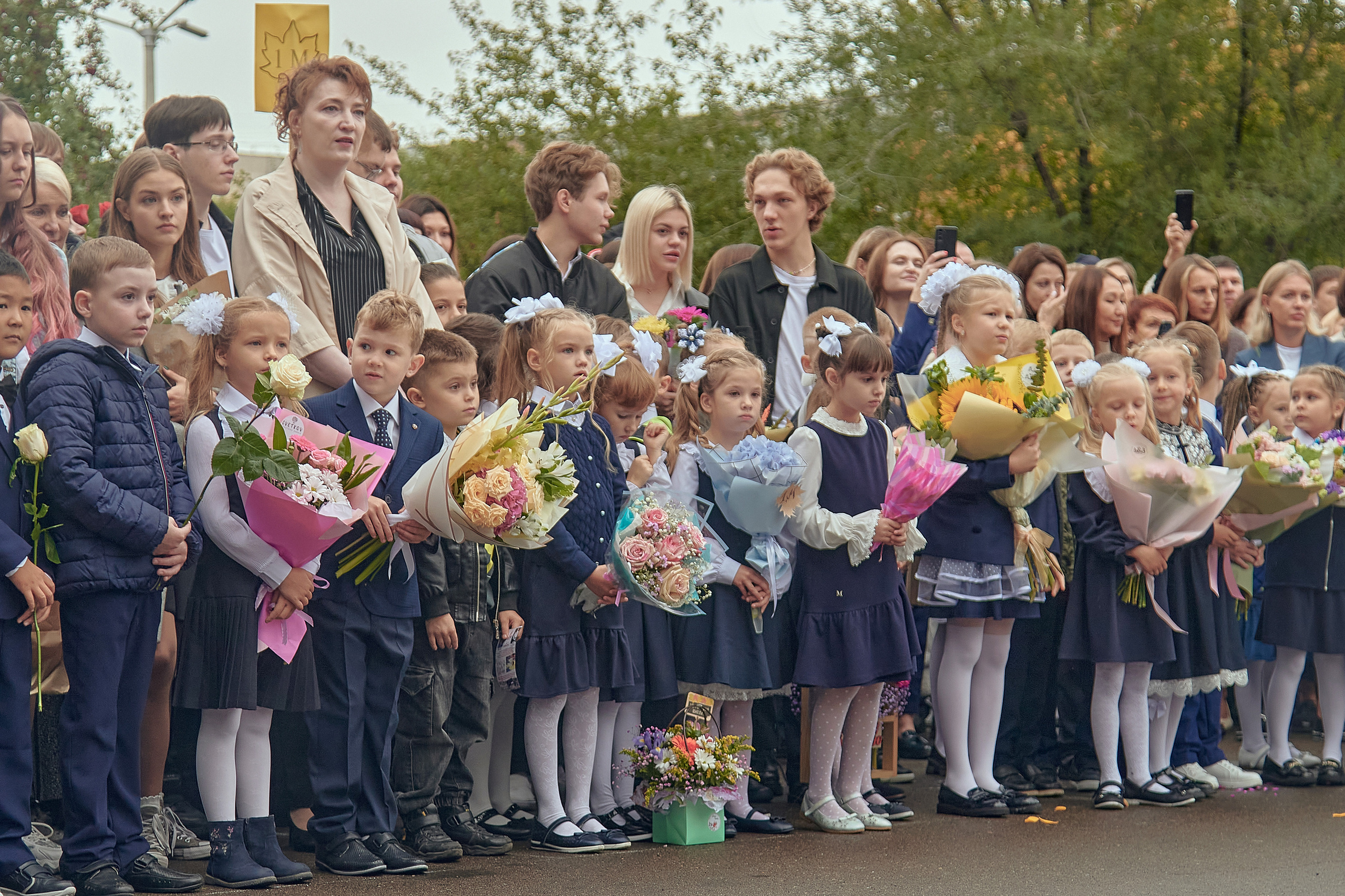 Портфолио репортажной фотосъёмки: 1 сентября в школе № 149. Фотограф Яковлев Роман — Красноярск