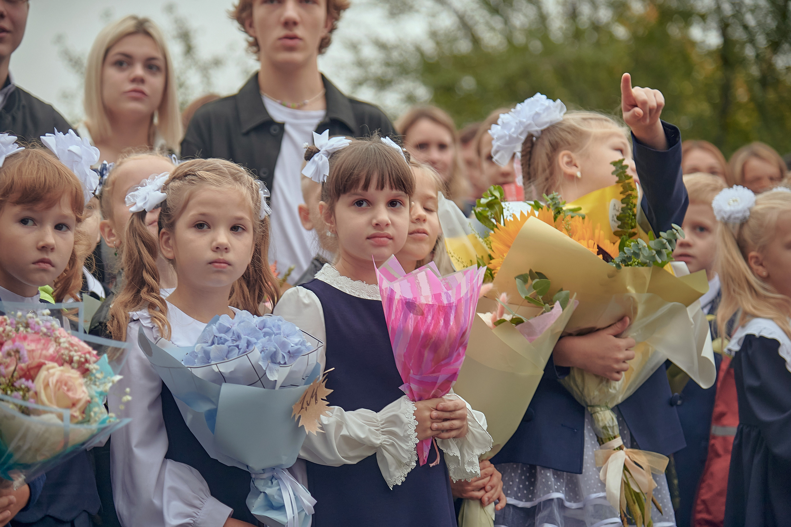 Портфолио репортажной фотосъёмки: 1 сентября в школе № 149. Фотограф Яковлев Роман — Красноярск